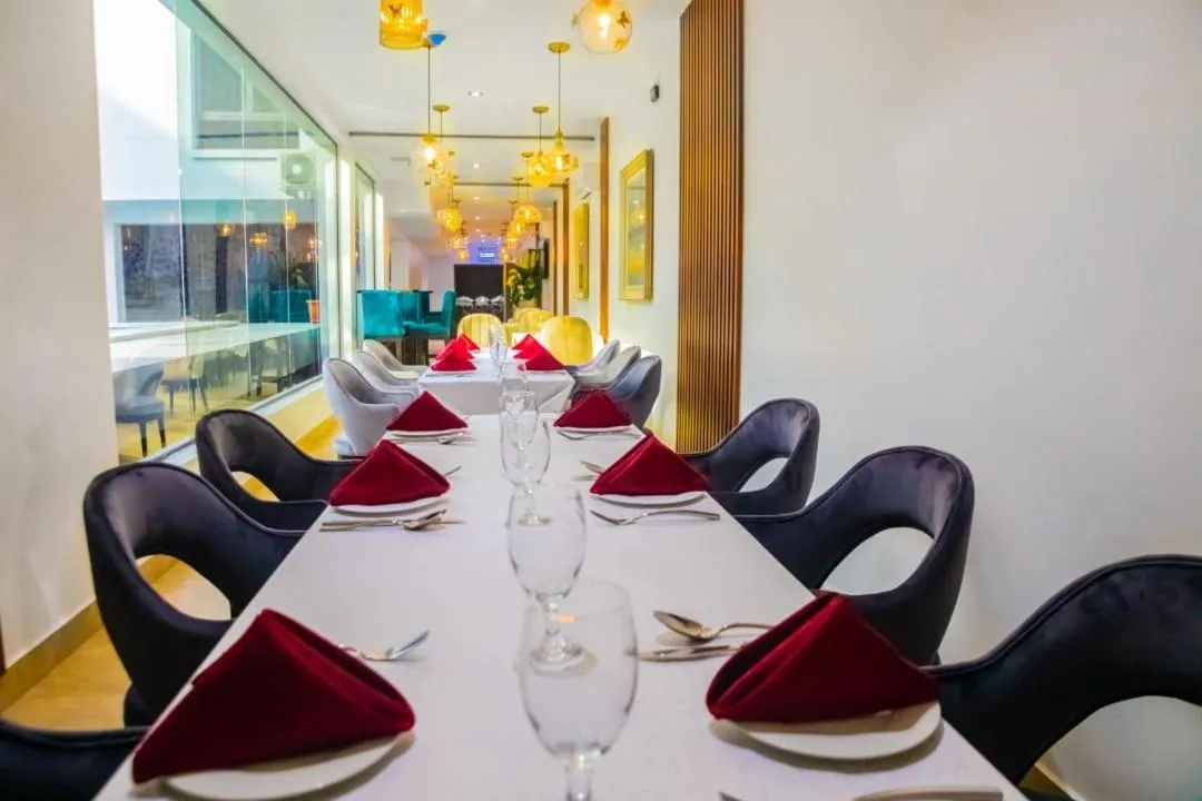 Restaurant/places to eat in Isglo Hotels Ikoyi