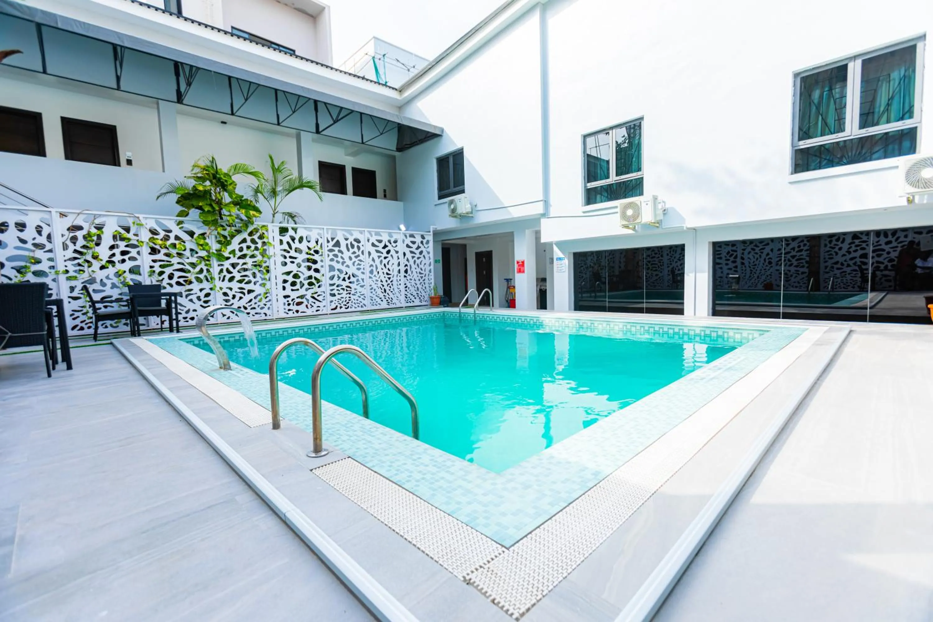Swimming pool in Isglo Hotels Ikoyi