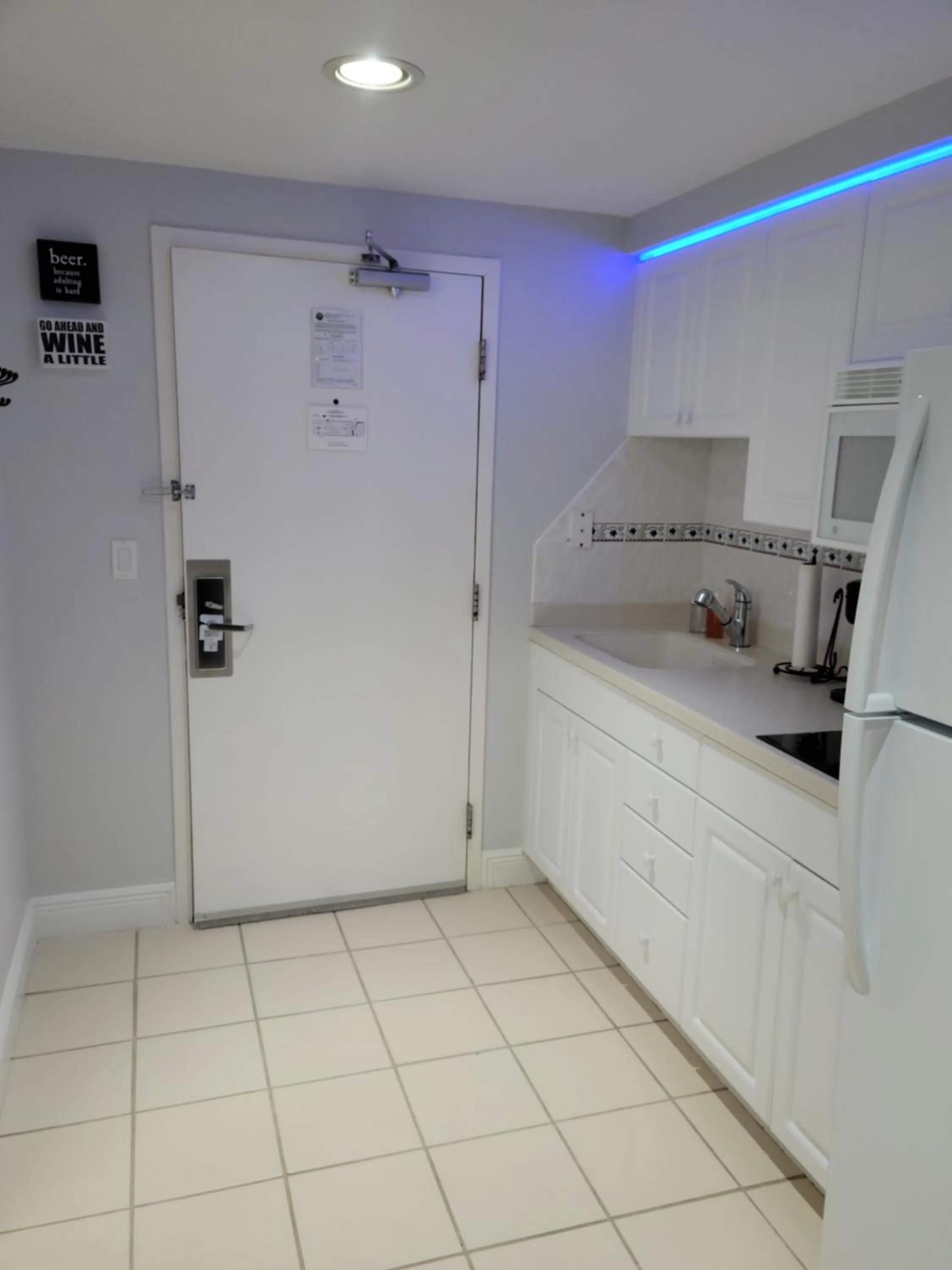 Kitchen or kitchenette in Daytona Beach Resort #1219