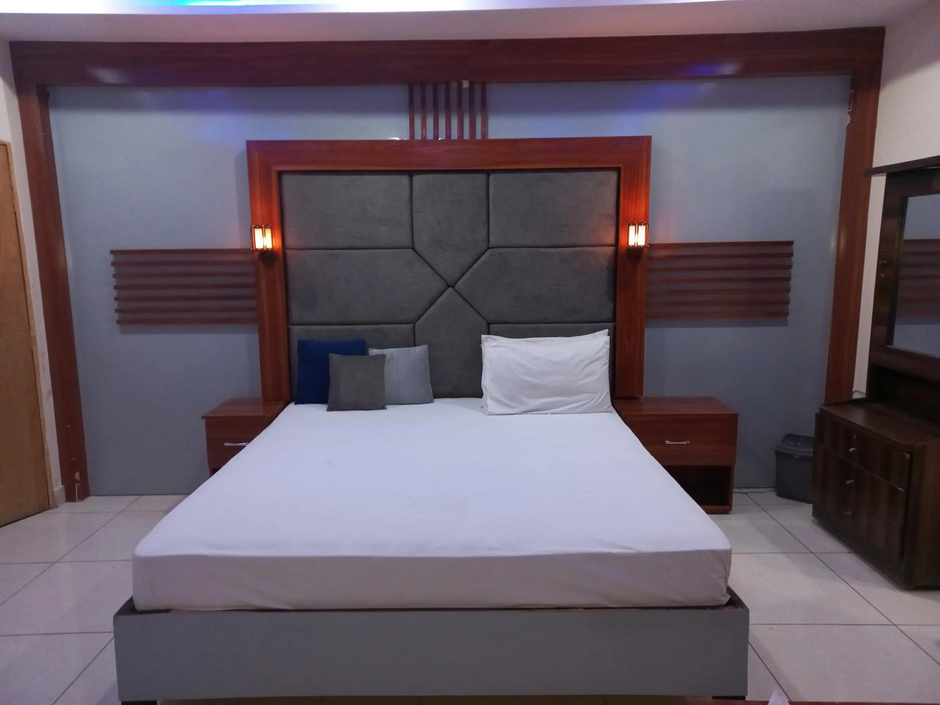 Bed in Hotel Executive One