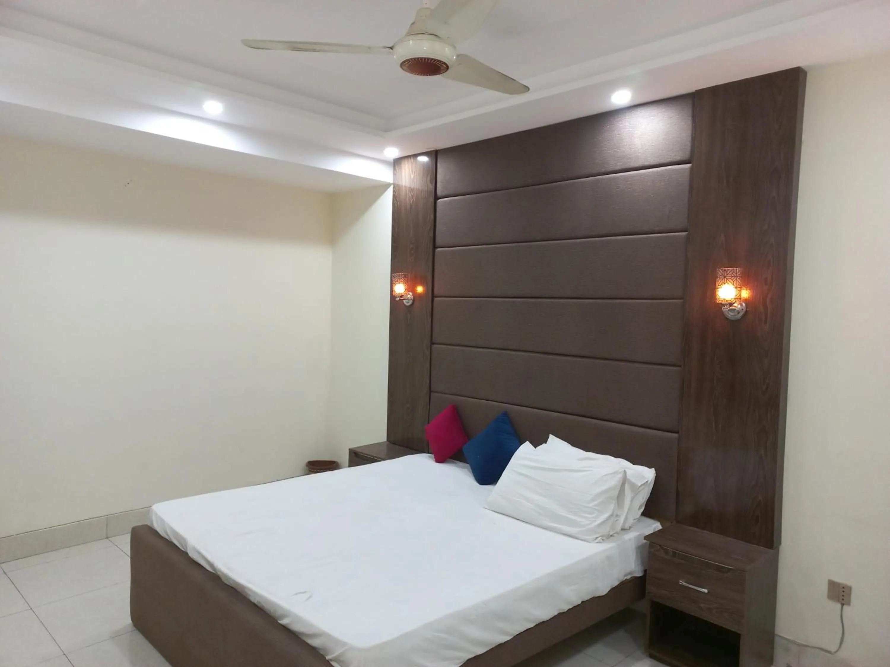 Bedroom, Bed in Hotel Executive One