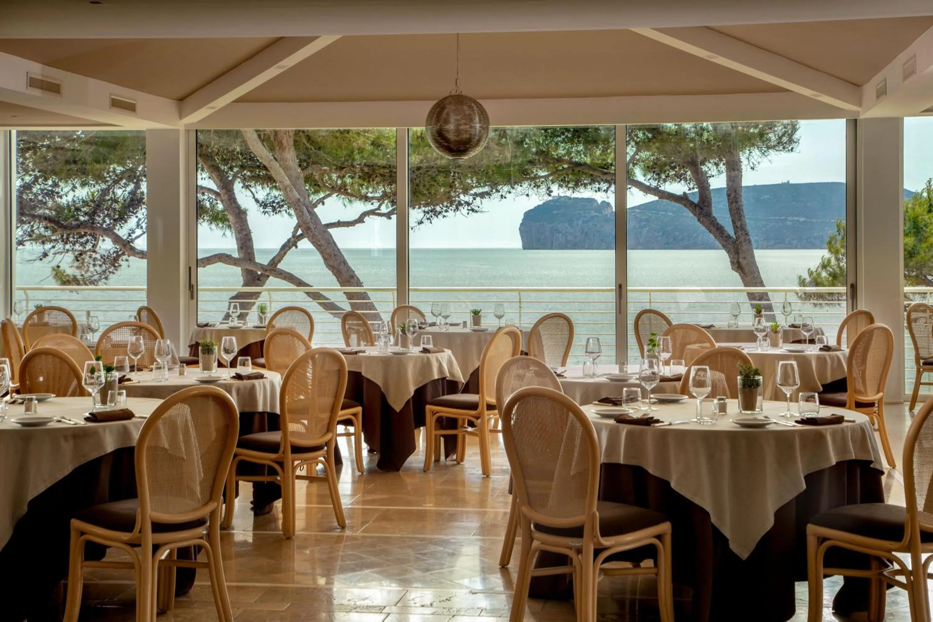 Restaurant/places to eat in El Faro Hotel & Spa