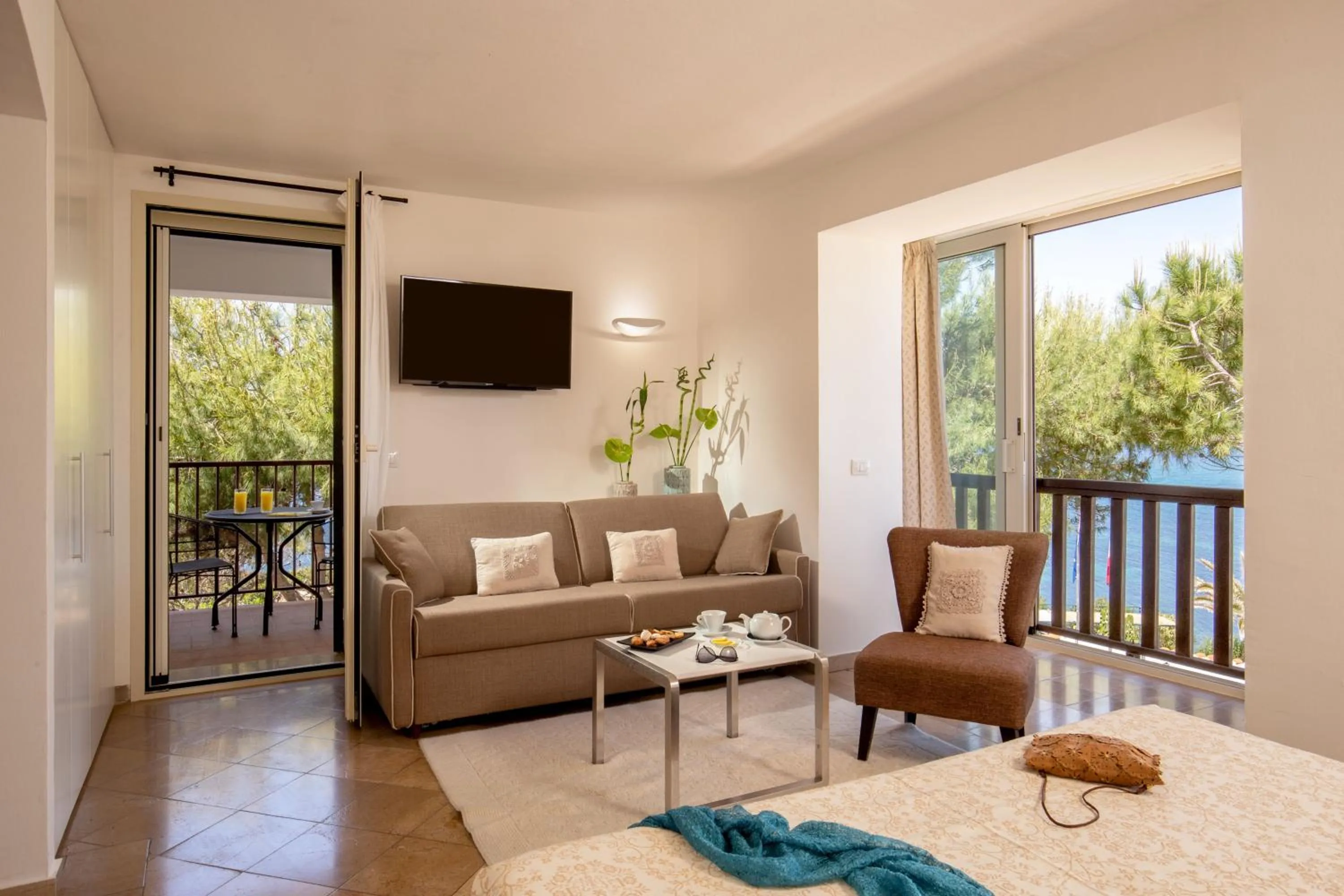 Photo of the whole room in El Faro Hotel & Spa