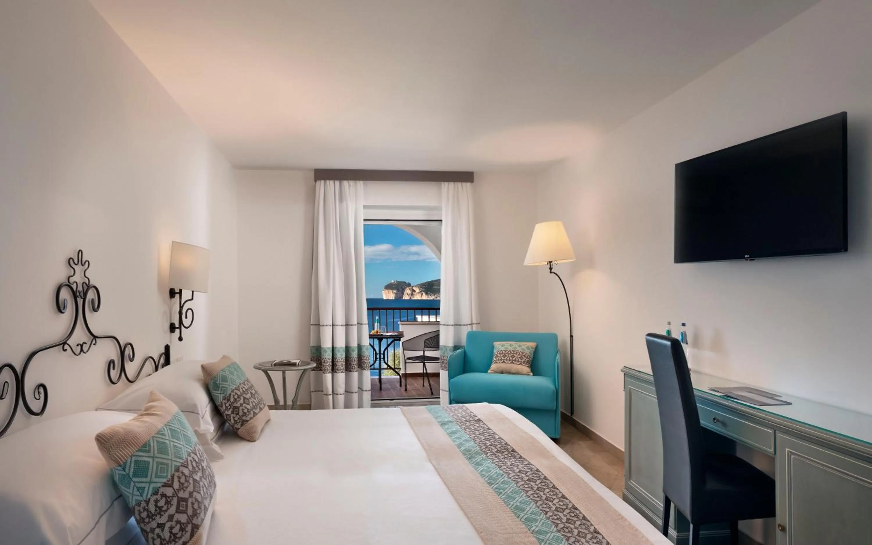 Bedroom, Bed in El Faro Hotel & Spa