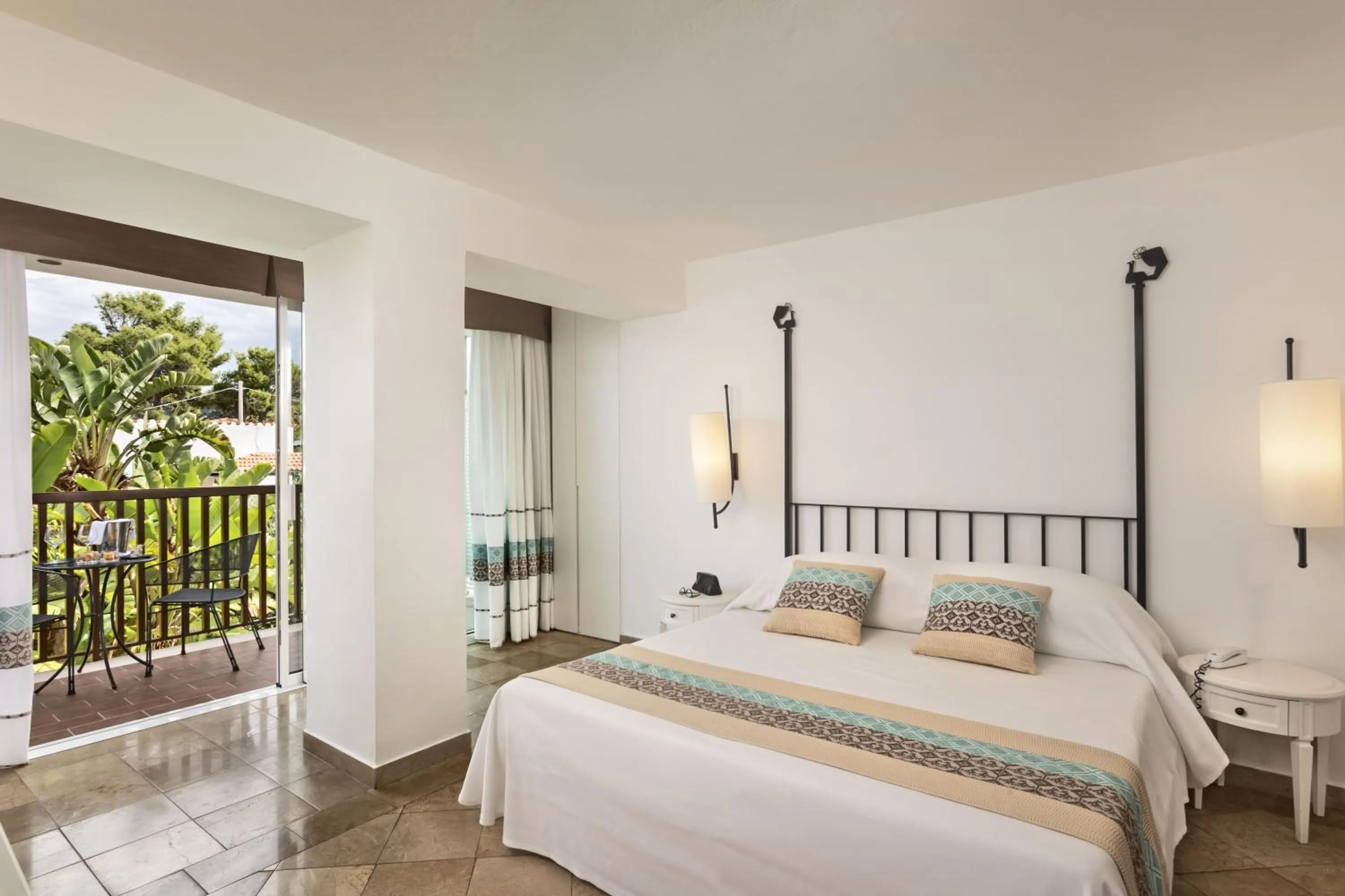 Bedroom, Bed in El Faro Hotel & Spa