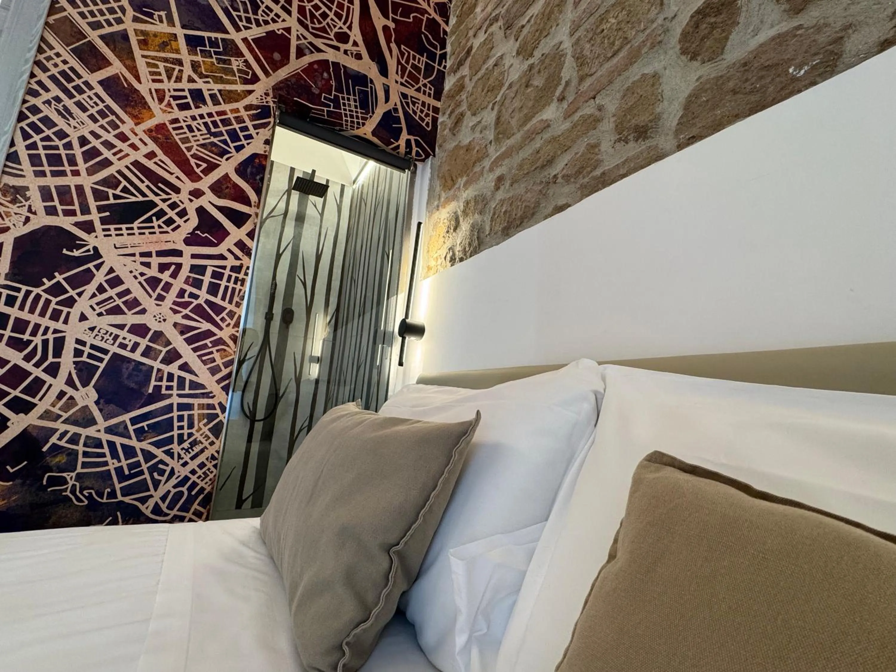 Shower, Bed in Hotel Felice