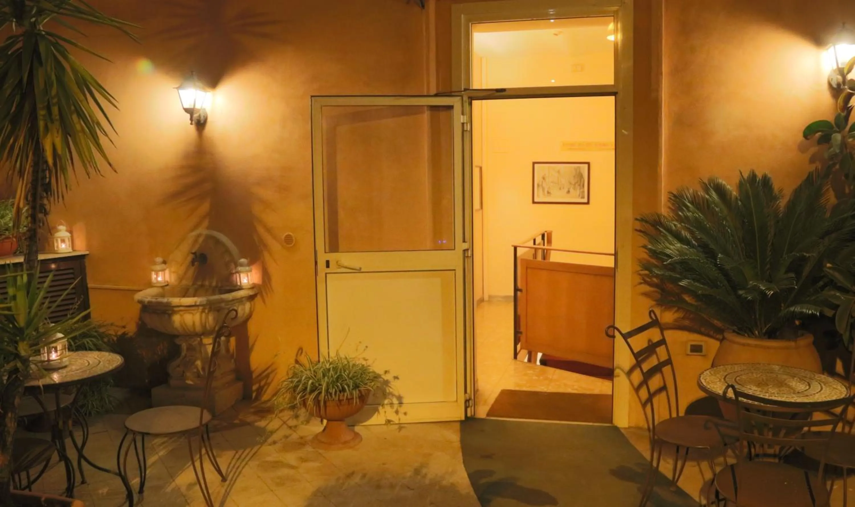 Night in Hotel Felice