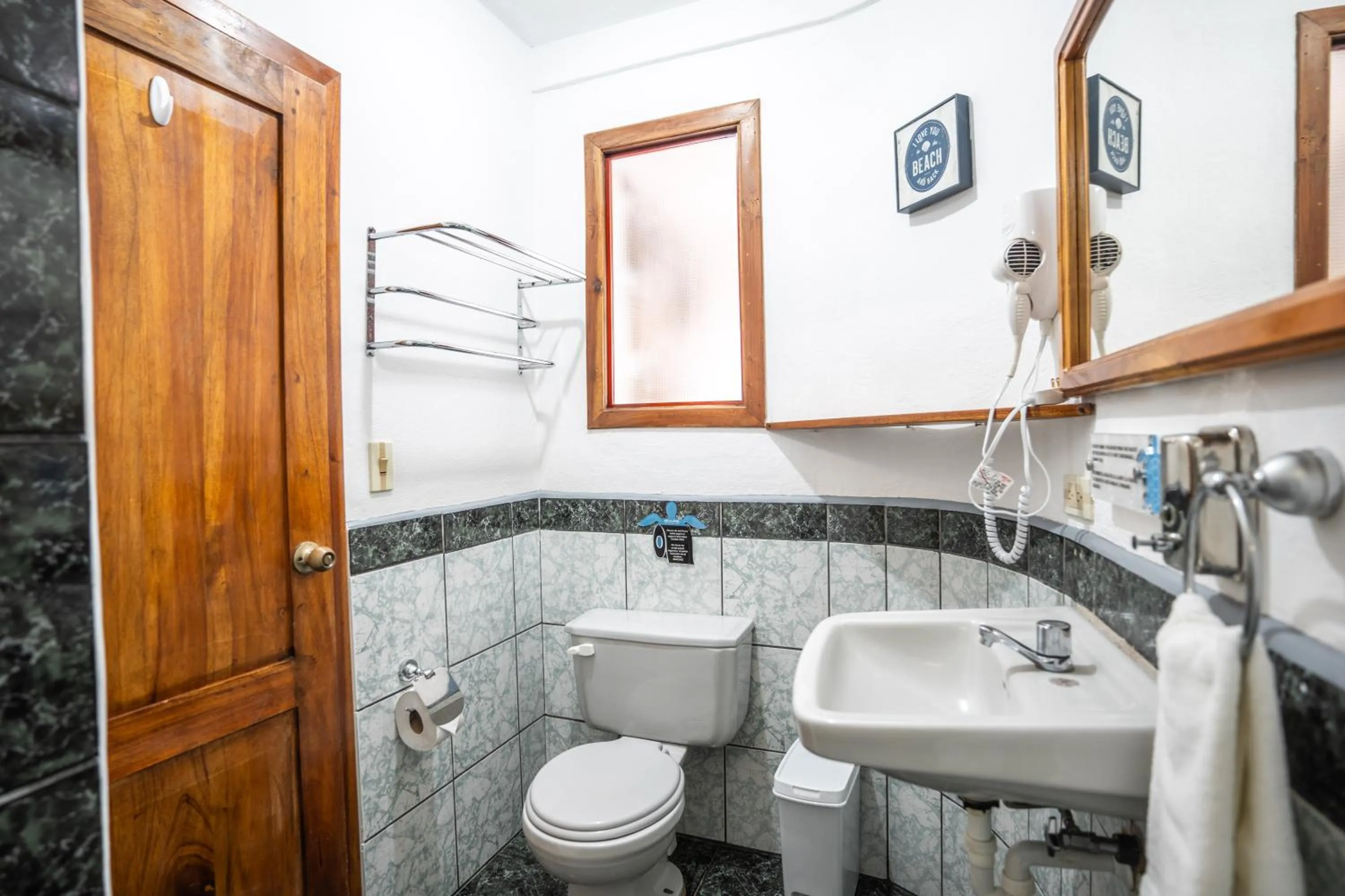 Bathroom in Maidith Galapagos Inn