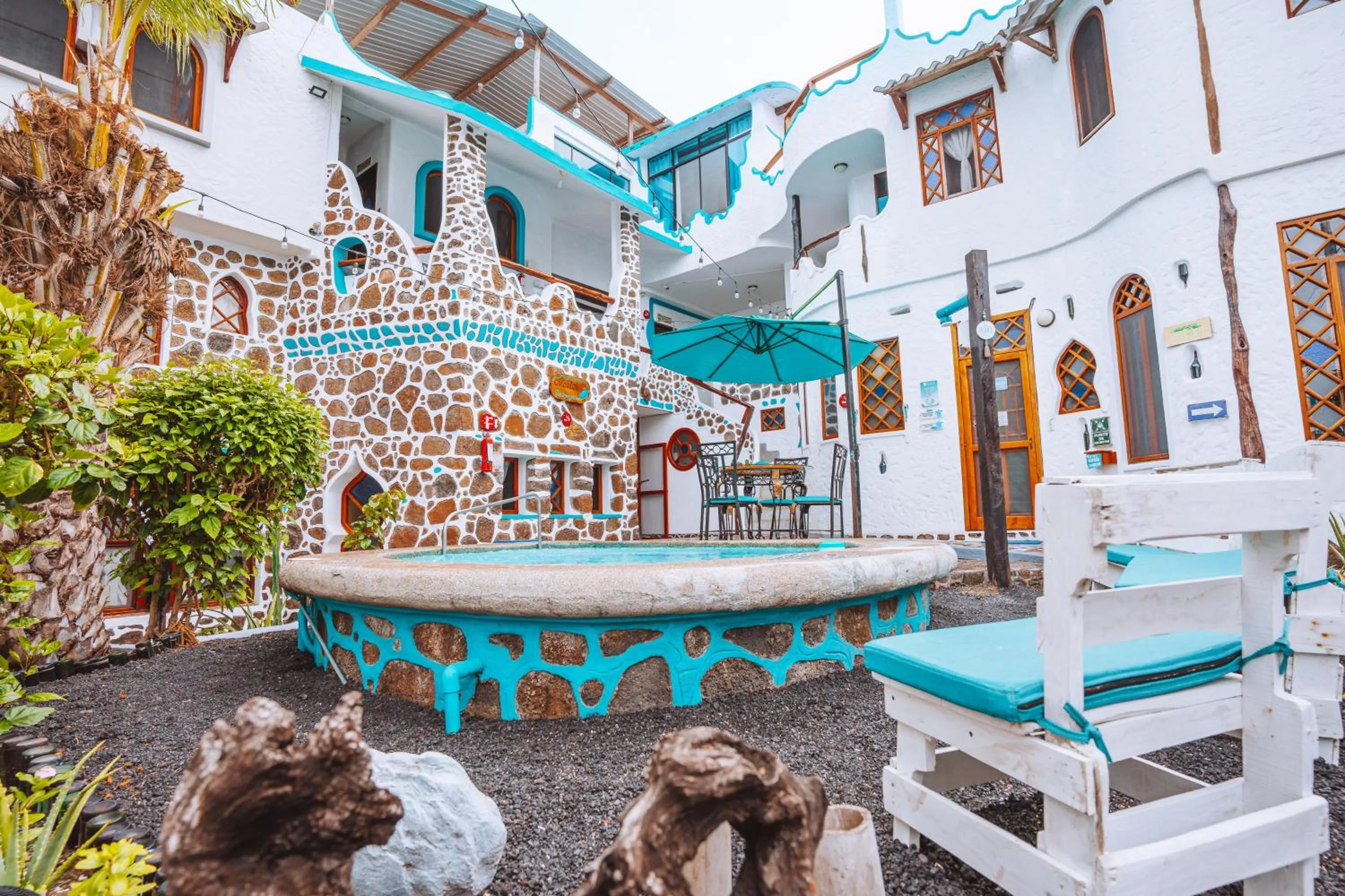 Swimming pool in Maidith Galapagos Inn