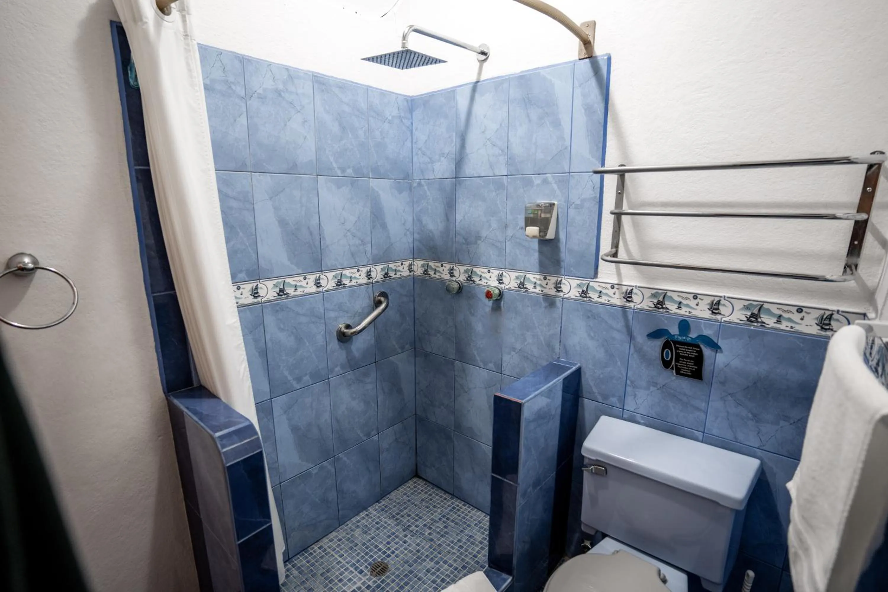 Bathroom in Maidith Galapagos Inn