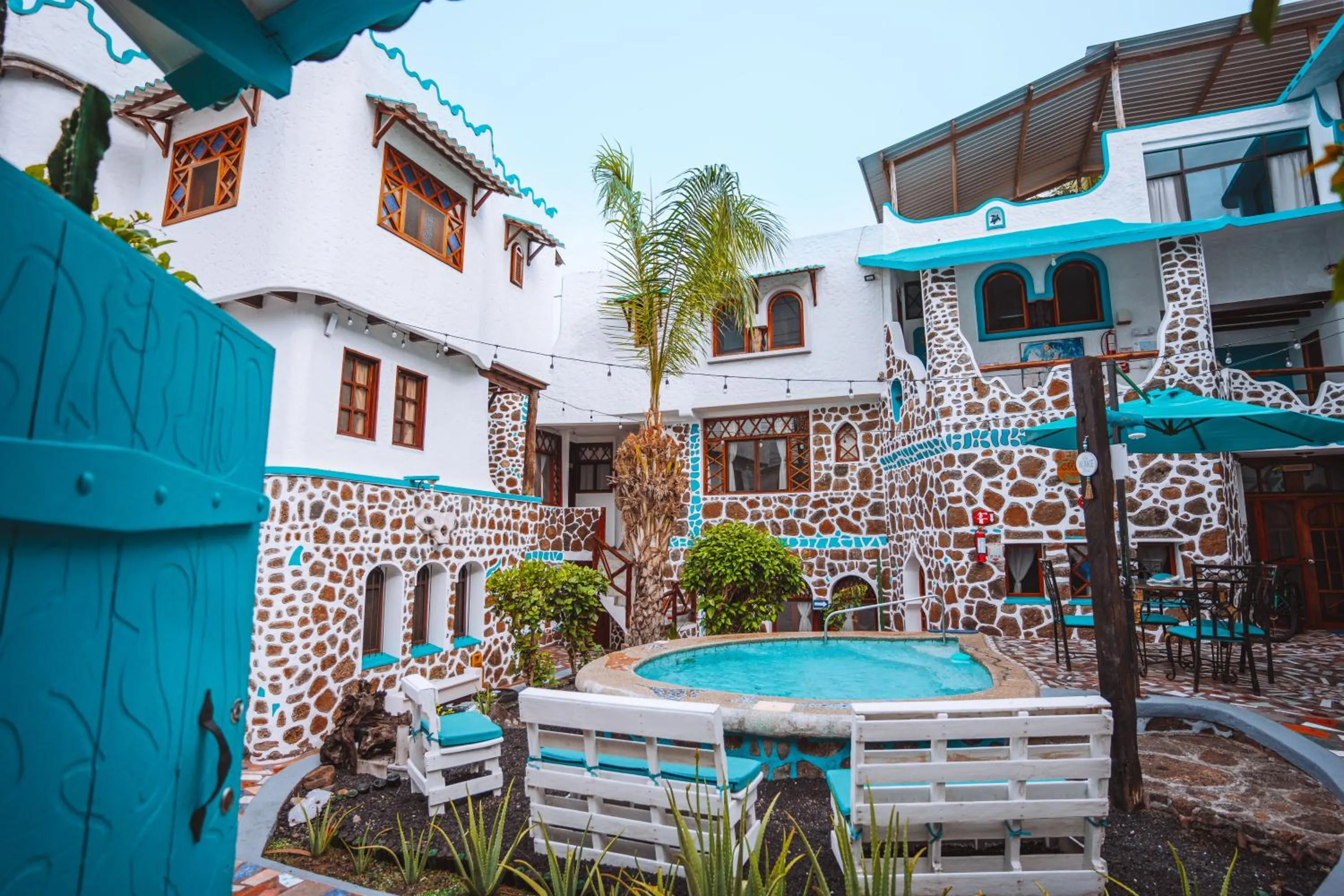 Swimming pool in Maidith Galapagos Inn