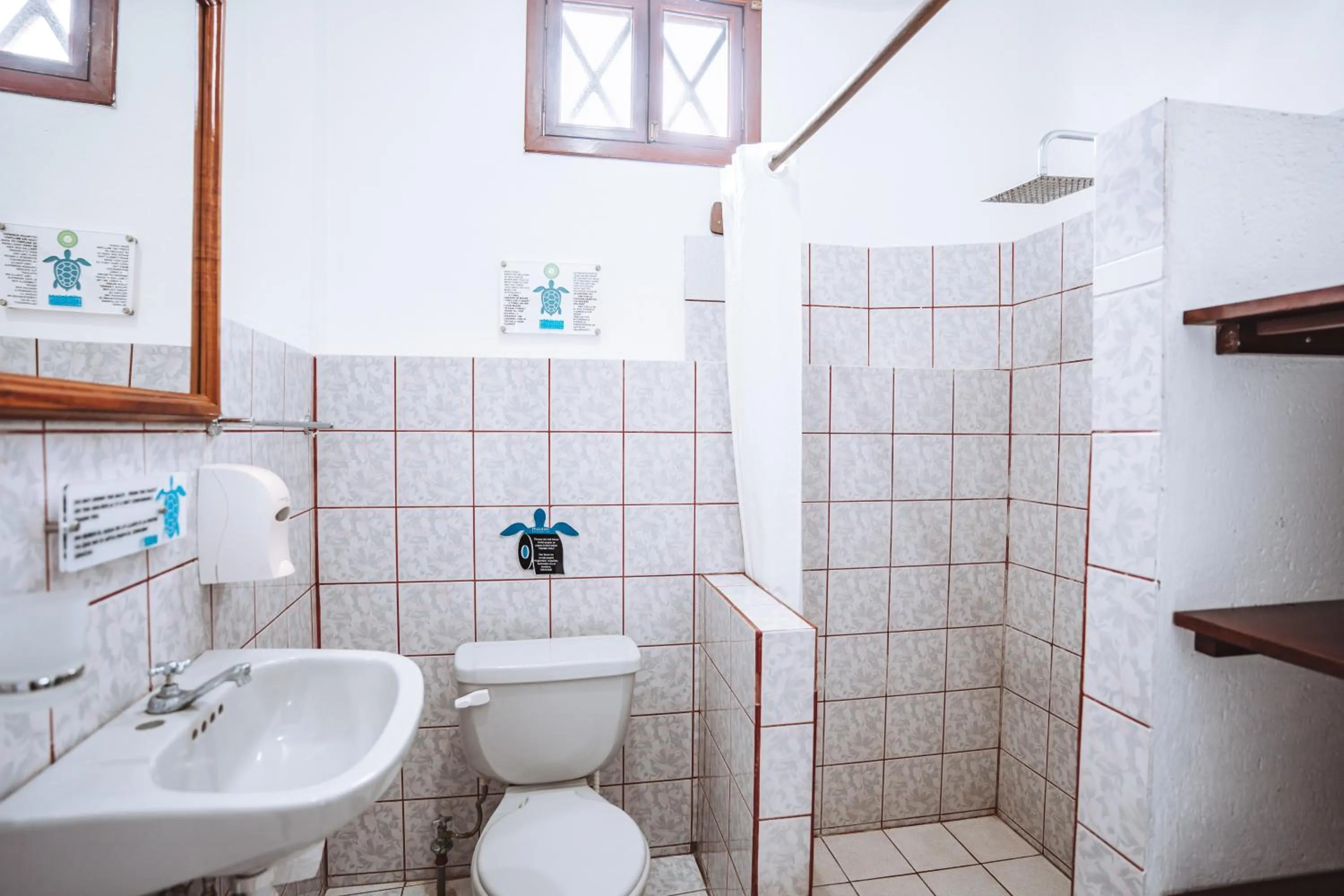 Bathroom in Maidith Galapagos Inn