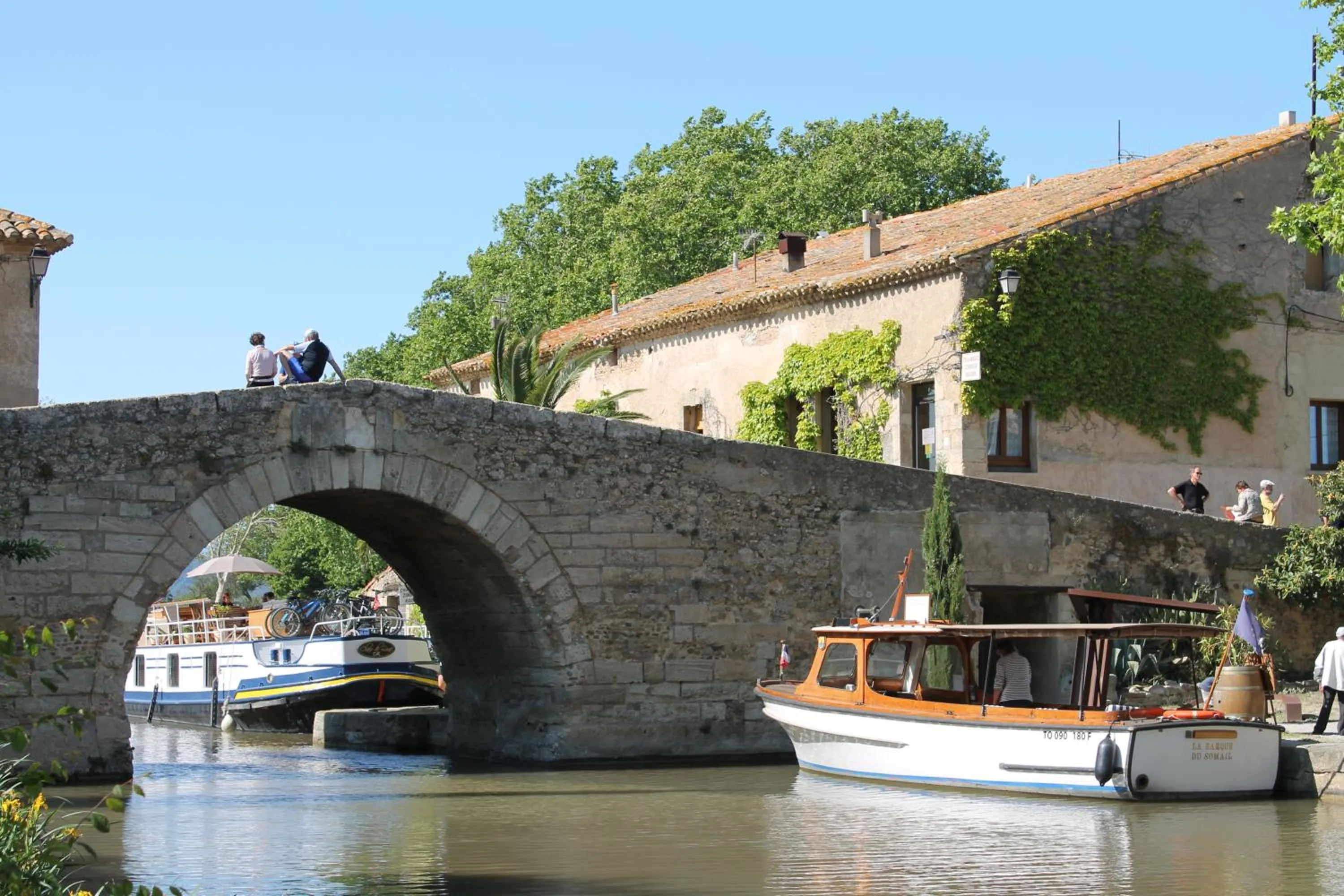 Area and facilities in La Souqueto