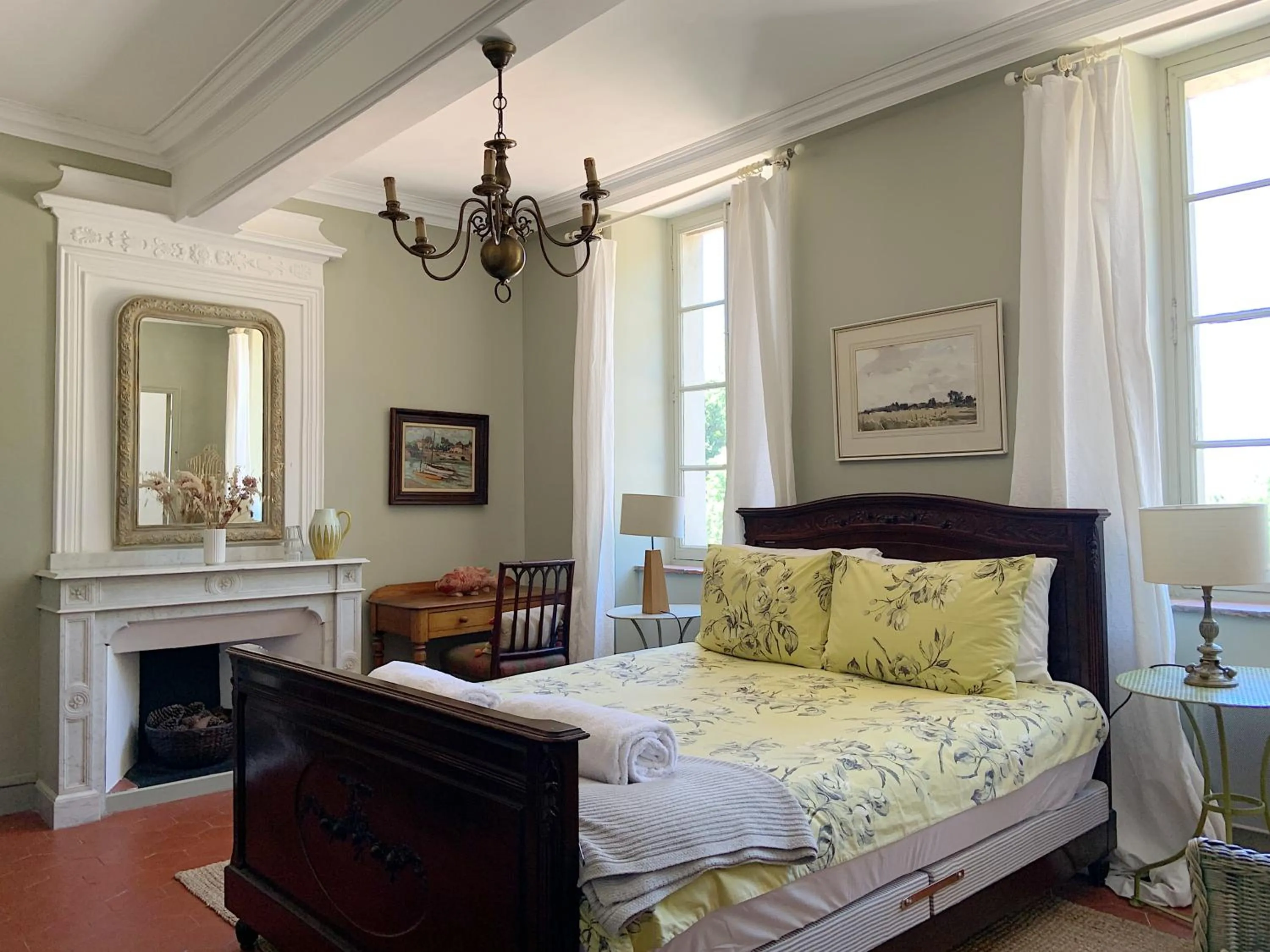 Photo of the whole room, Bed in La Souqueto