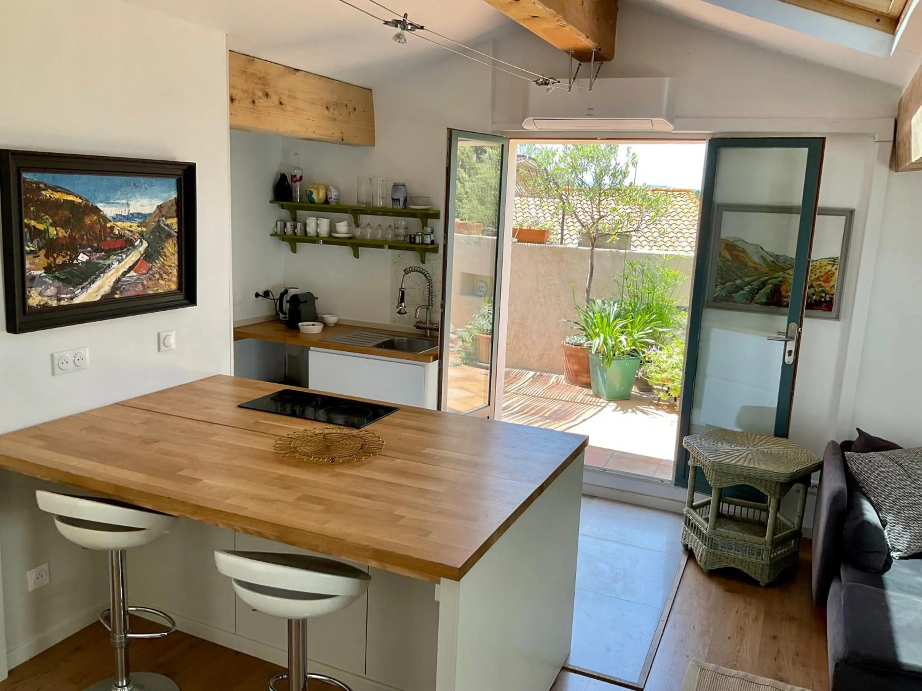 Dining area in La Souqueto