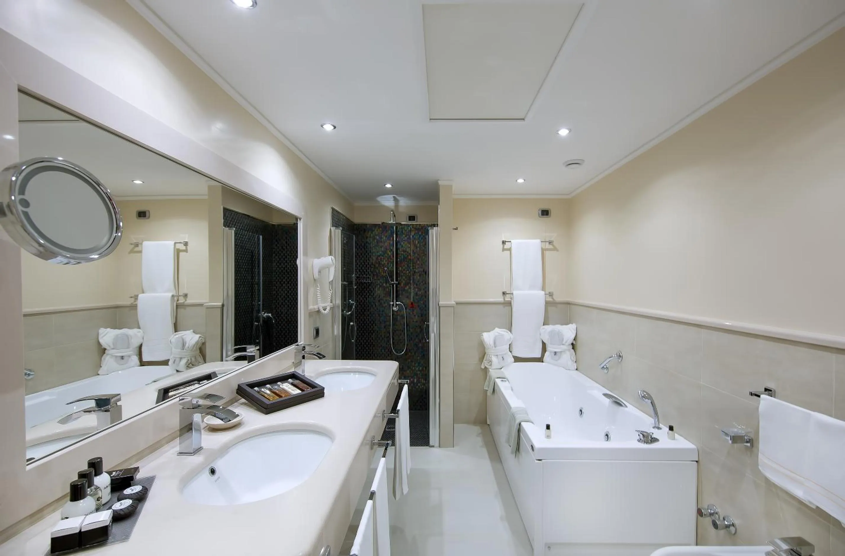 Shower in Punta Molino Beach Resort & Thermal Spa