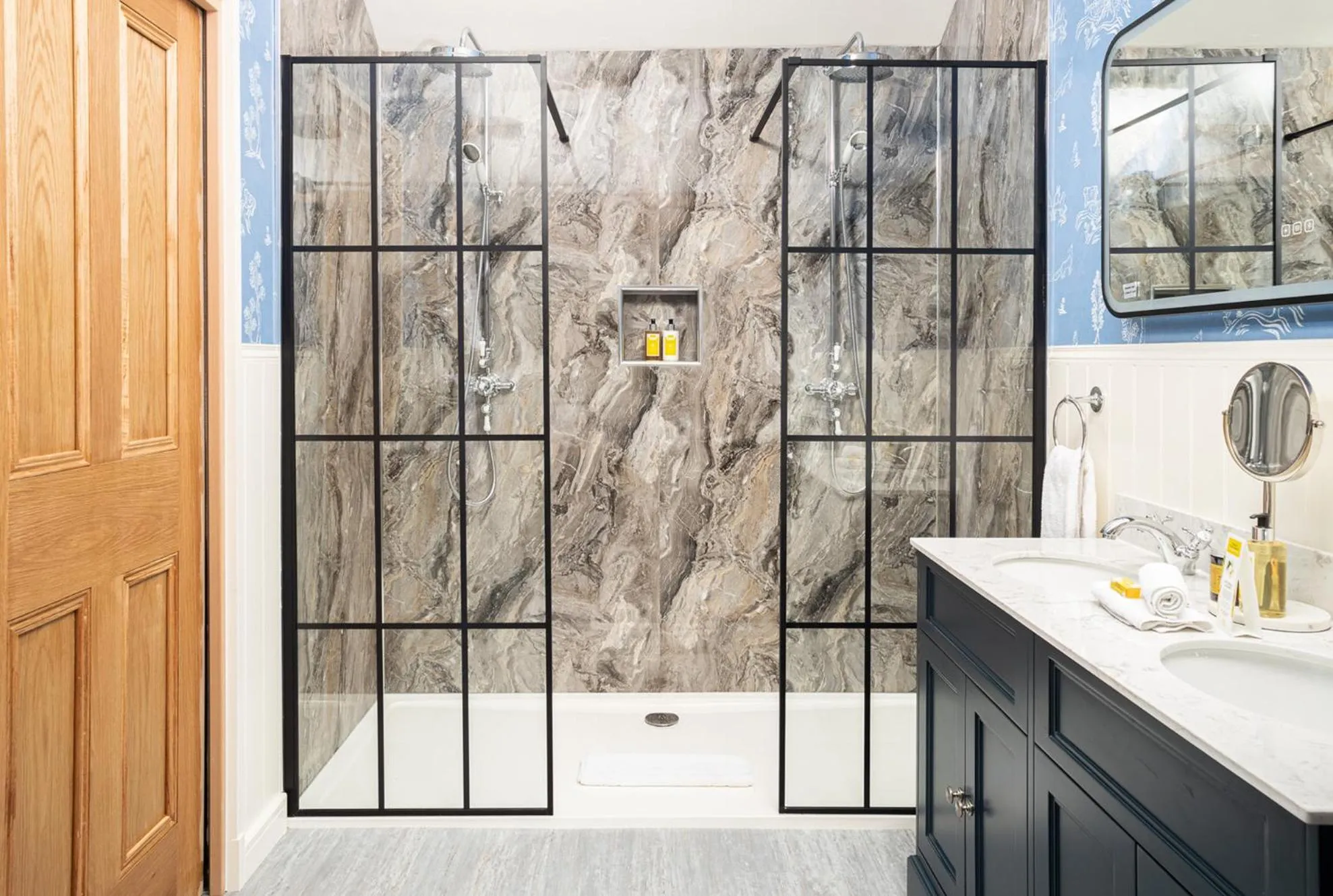 Shower in The Dalesman Country Inn