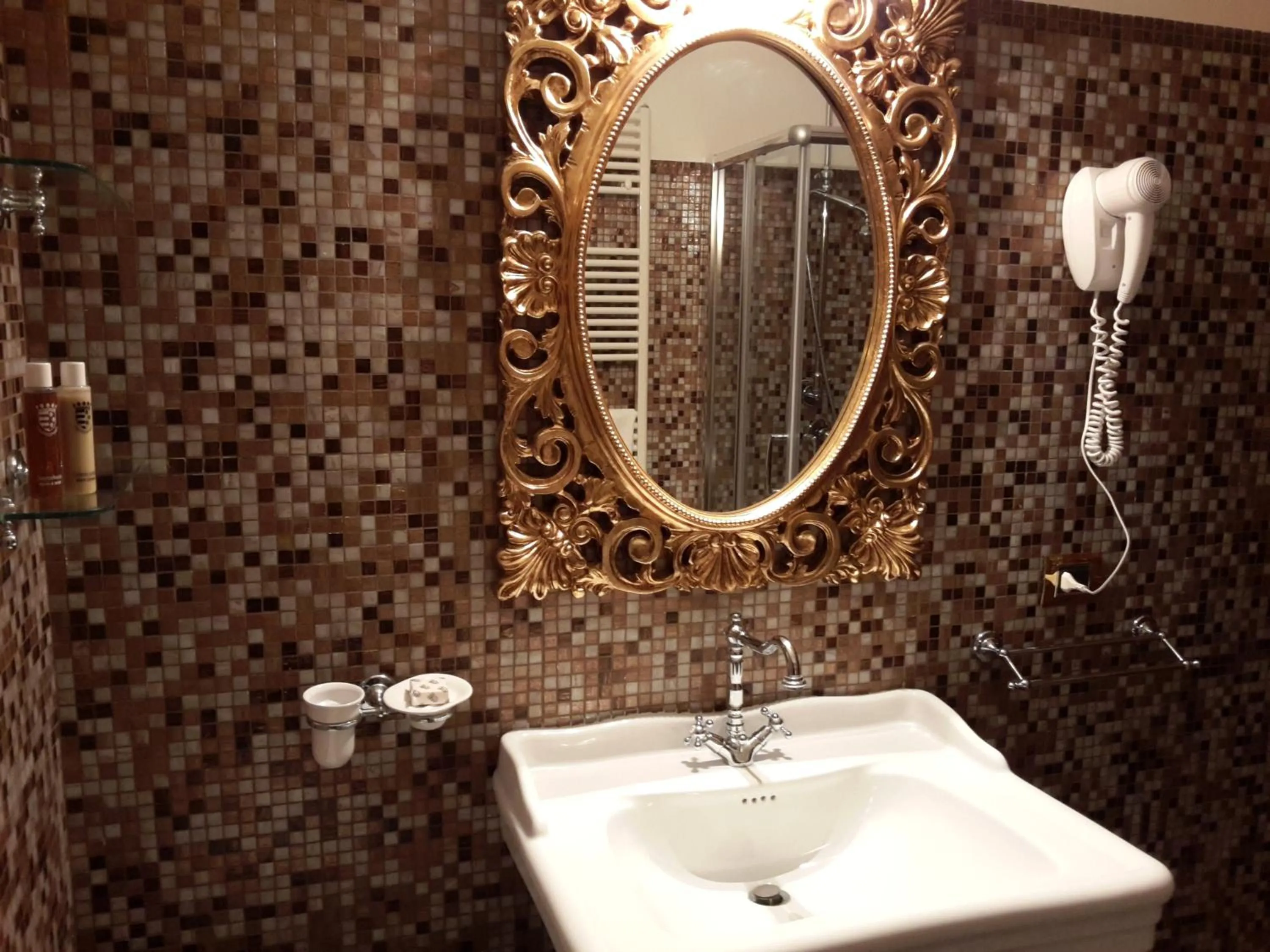 Bathroom in Castello Izzalini Todi Resort