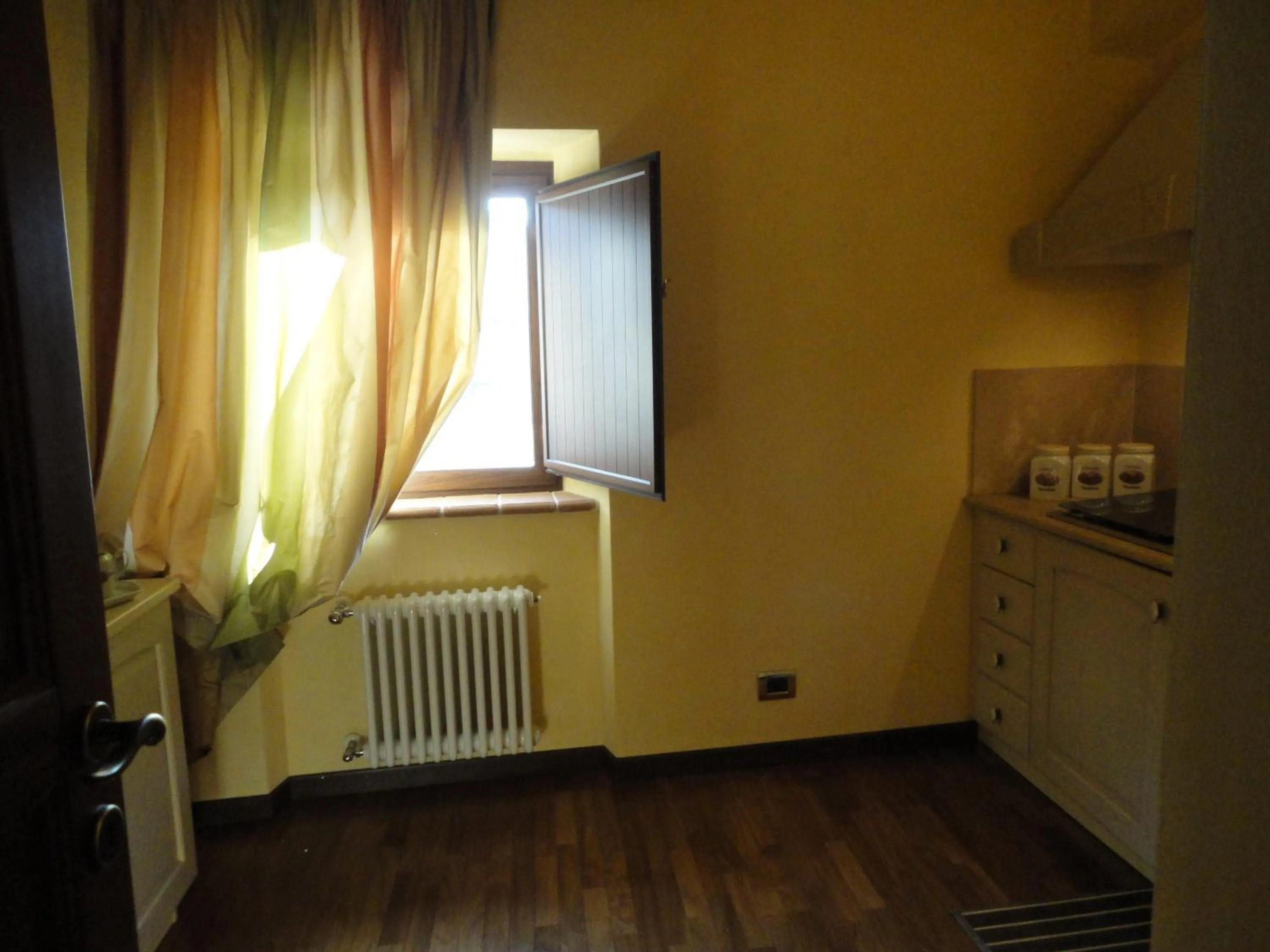 Coffee/tea facilities in Castello Izzalini Todi Resort