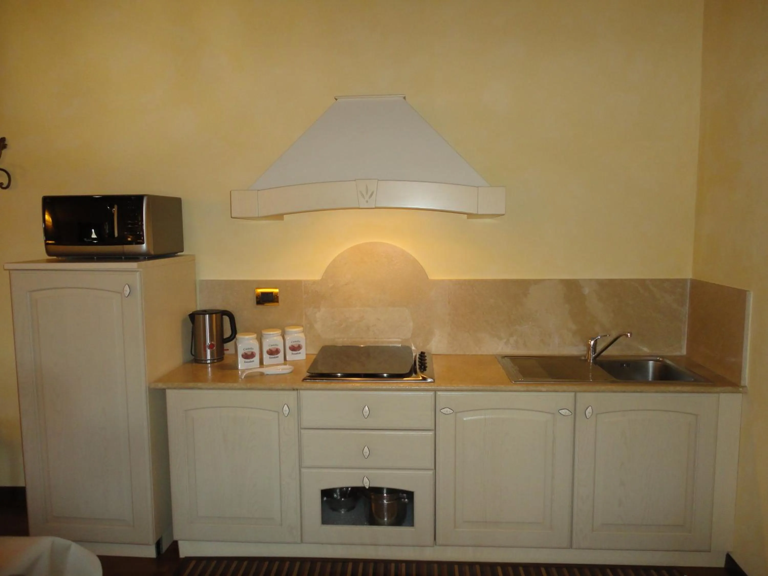Coffee/tea facilities in Castello Izzalini Todi Resort