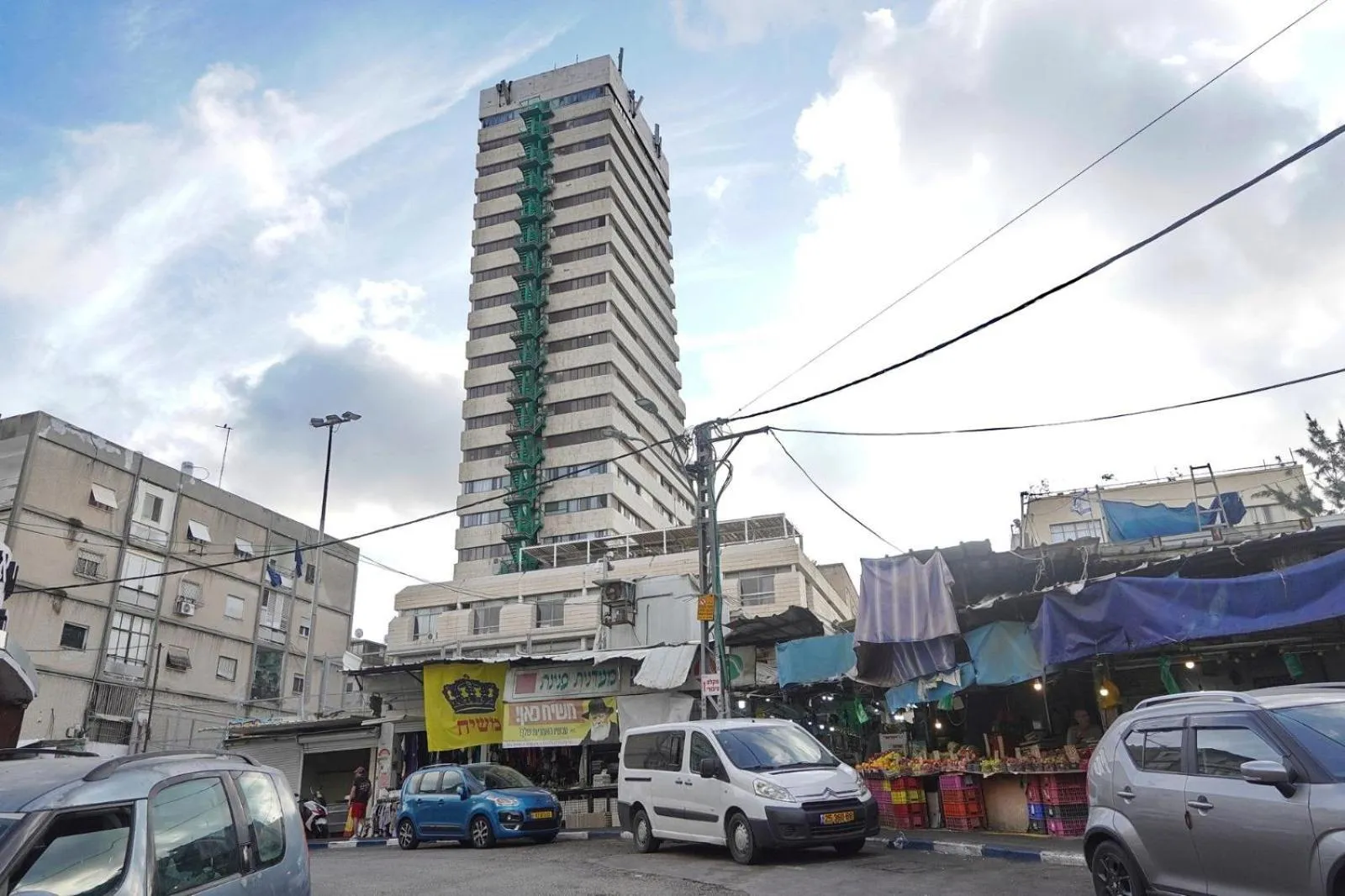 Property building in Haifa Tower Hotel - מלון מגדל חיפה