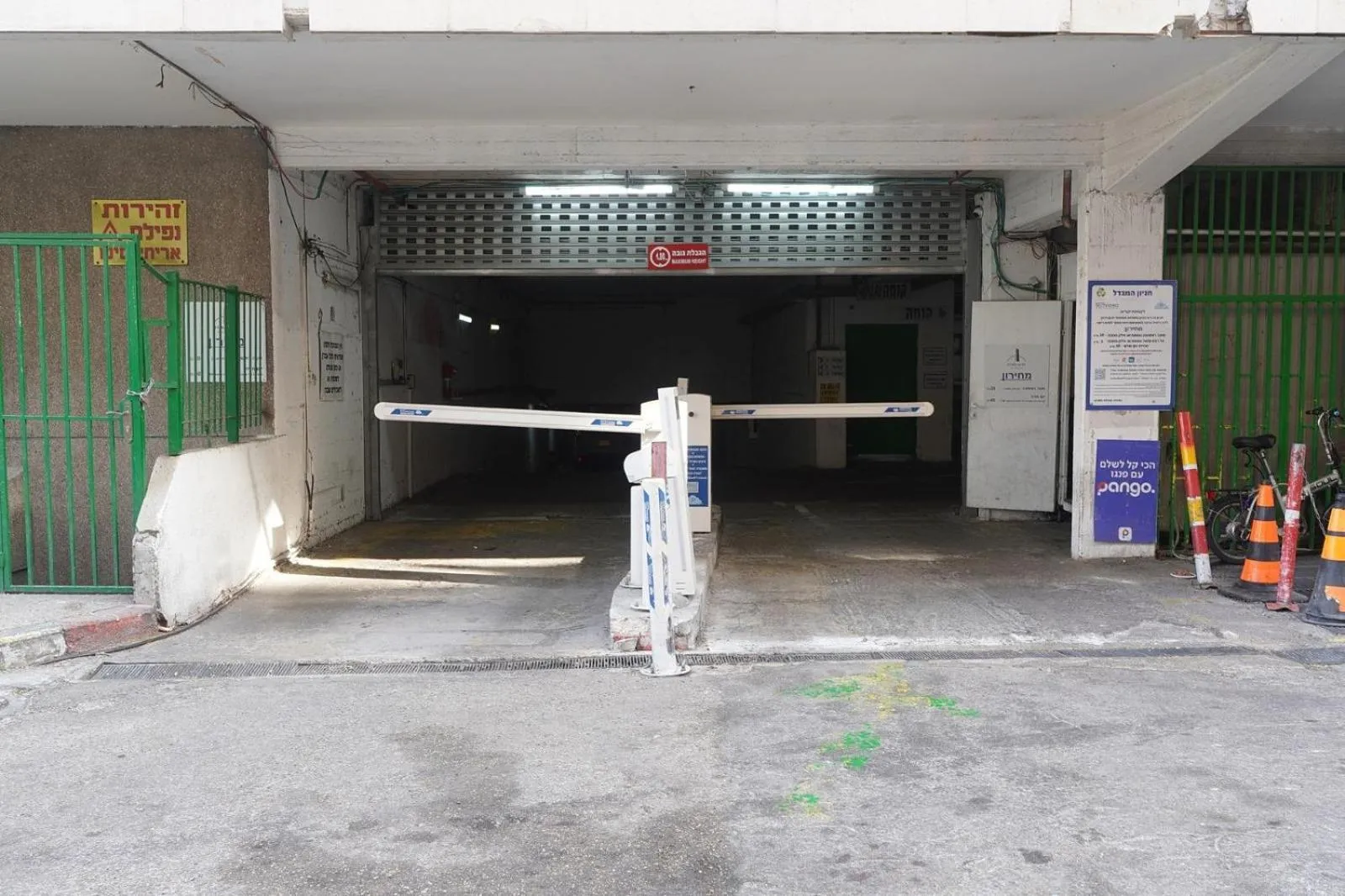 Parking in Haifa Tower Hotel - מלון מגדל חיפה