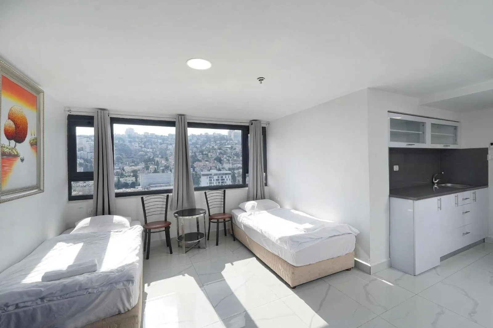 Bed in Haifa Tower Hotel - מלון מגדל חיפה