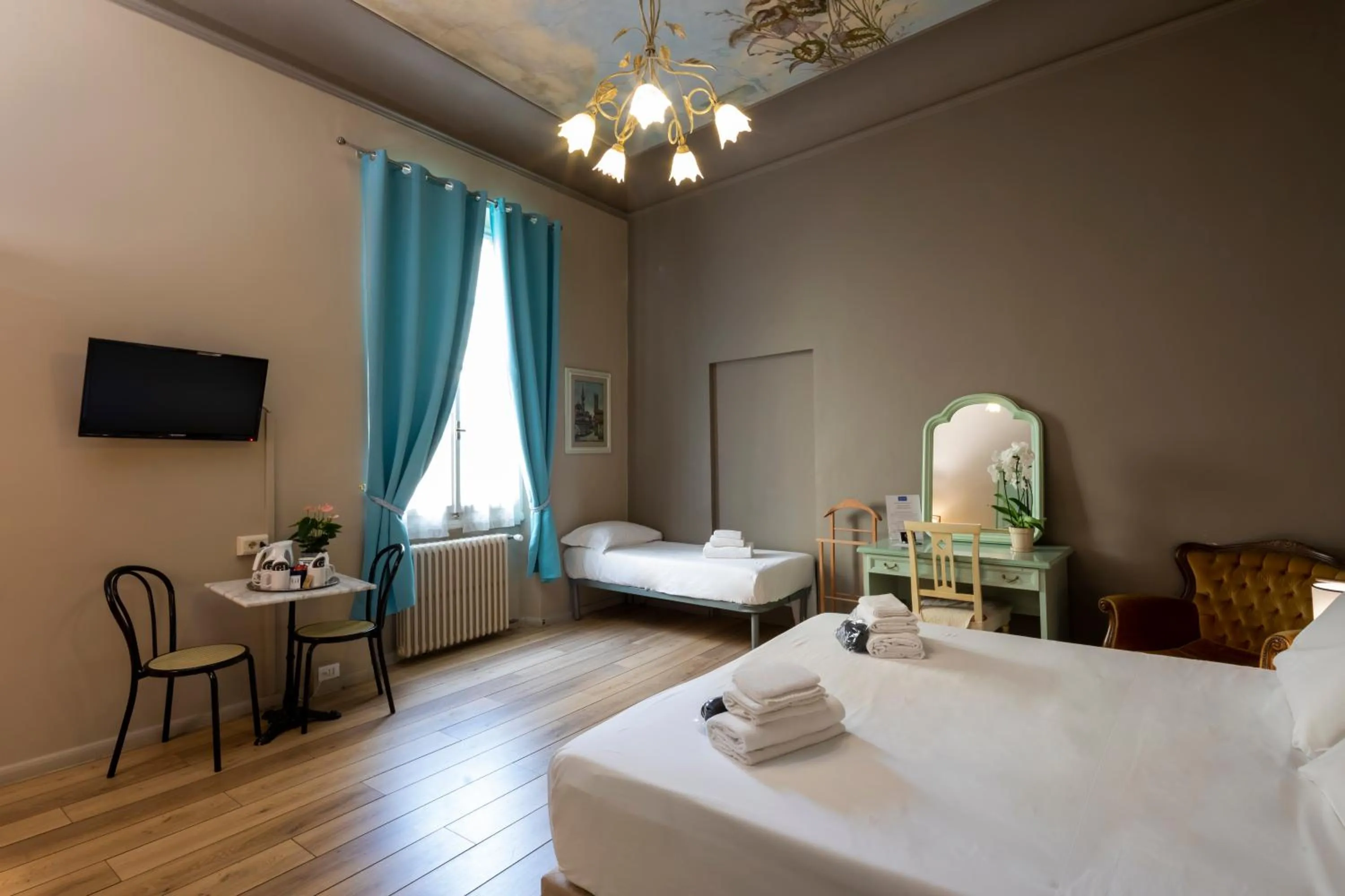Photo of the whole room, Bed in Boboli Living
