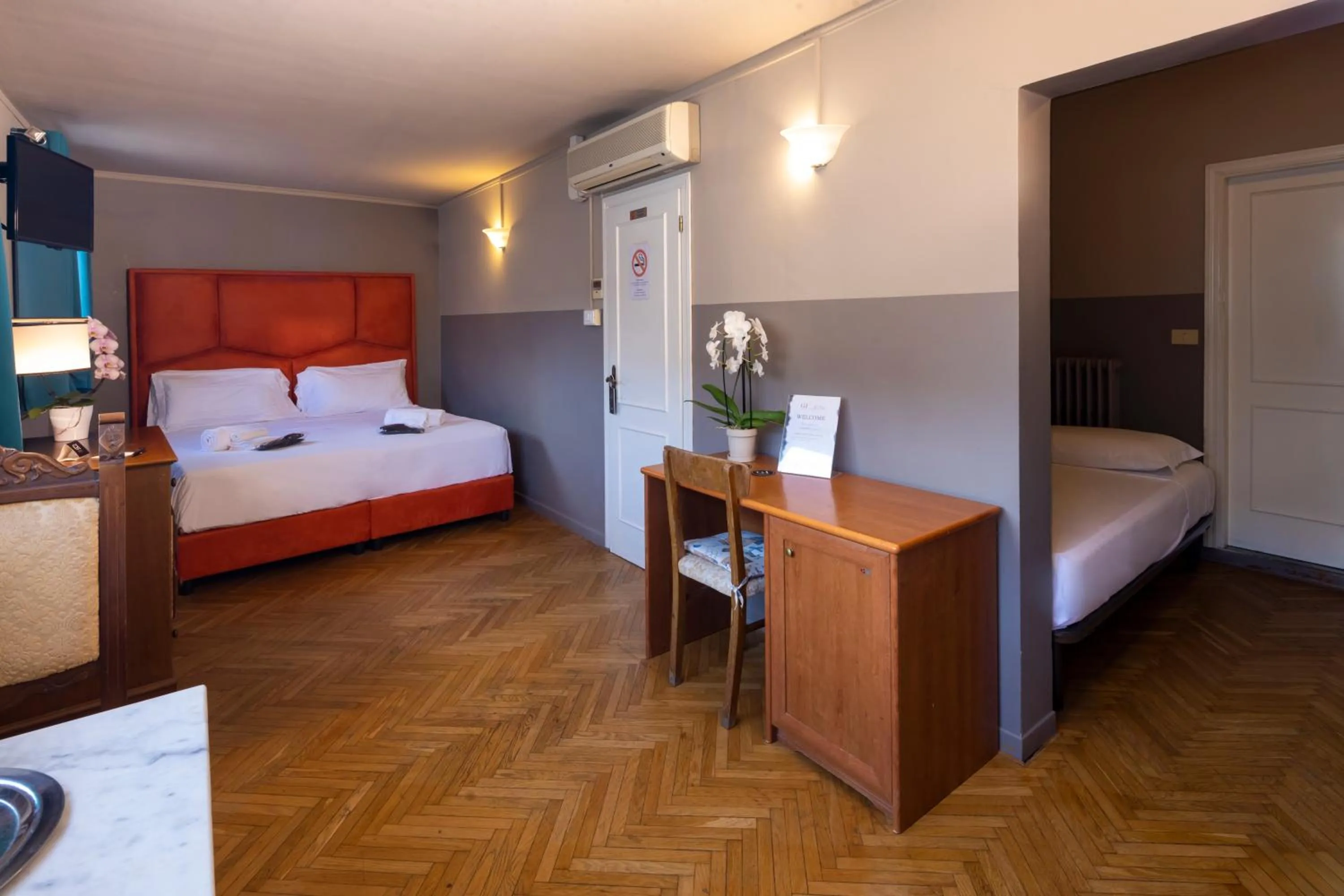 Photo of the whole room, Bed in Boboli Living