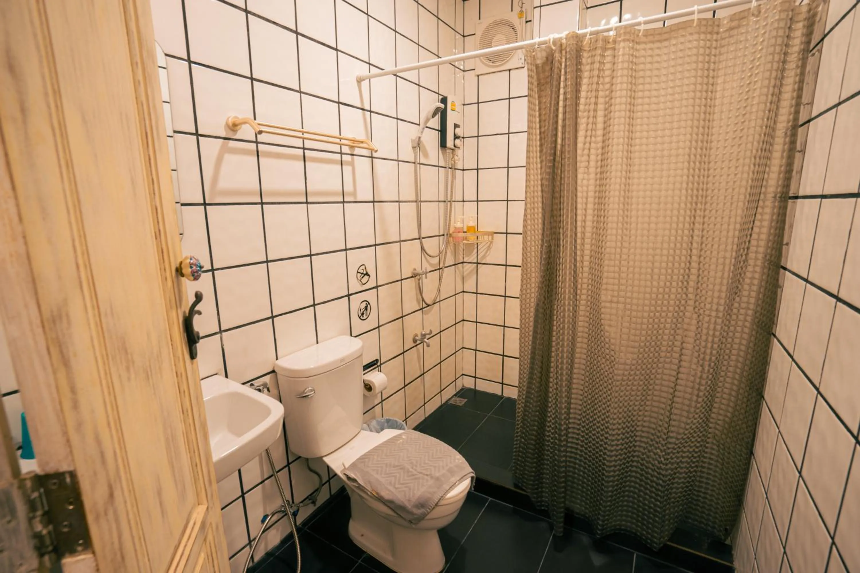 Toilet in Si Phum Heritage Boutique, Chiang Mai