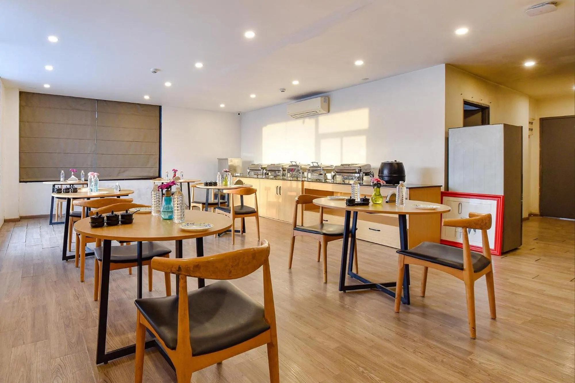 Dining area in FabHotel NY Townhouse
