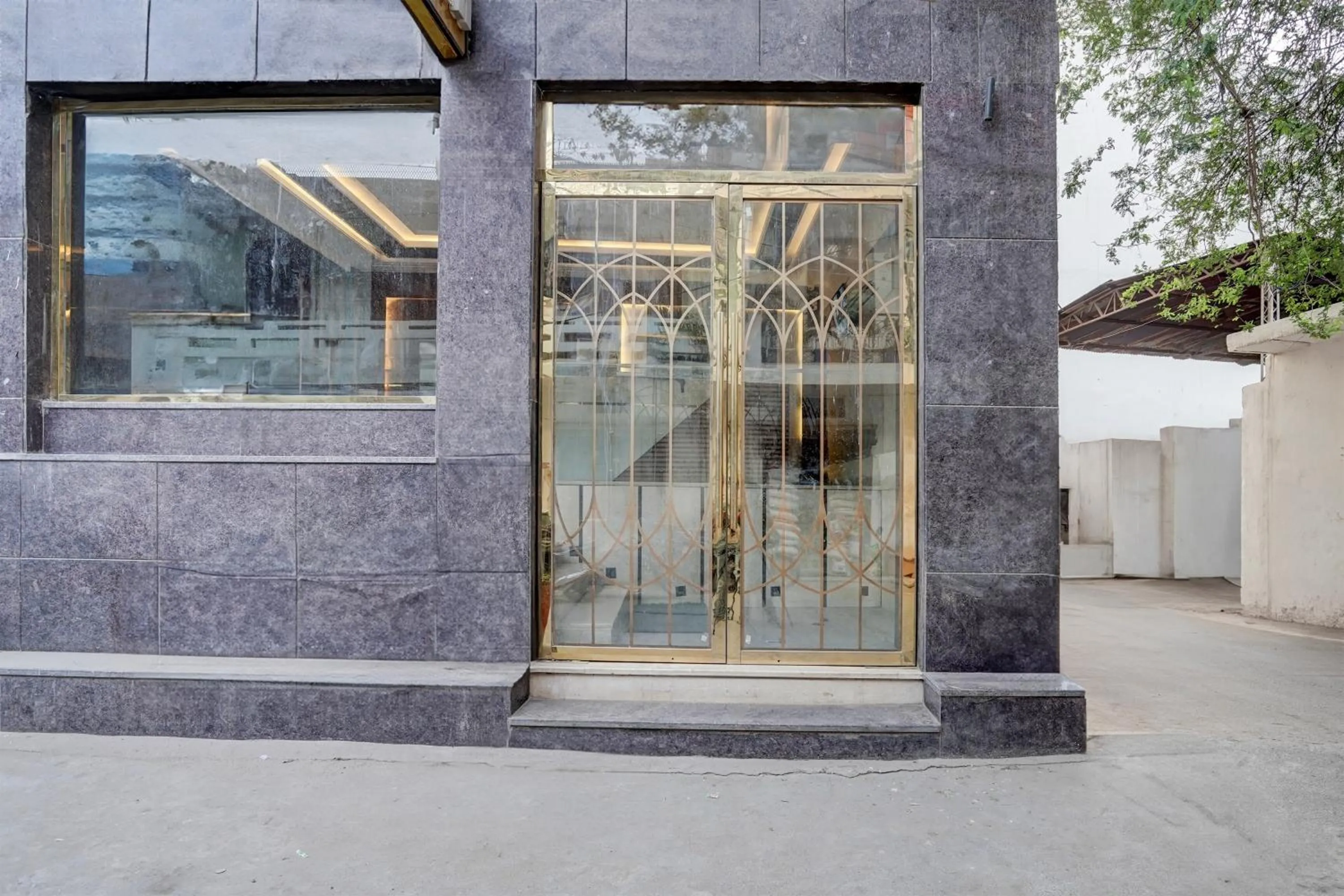 Facade/entrance in Townhouse Airport Road Delhi