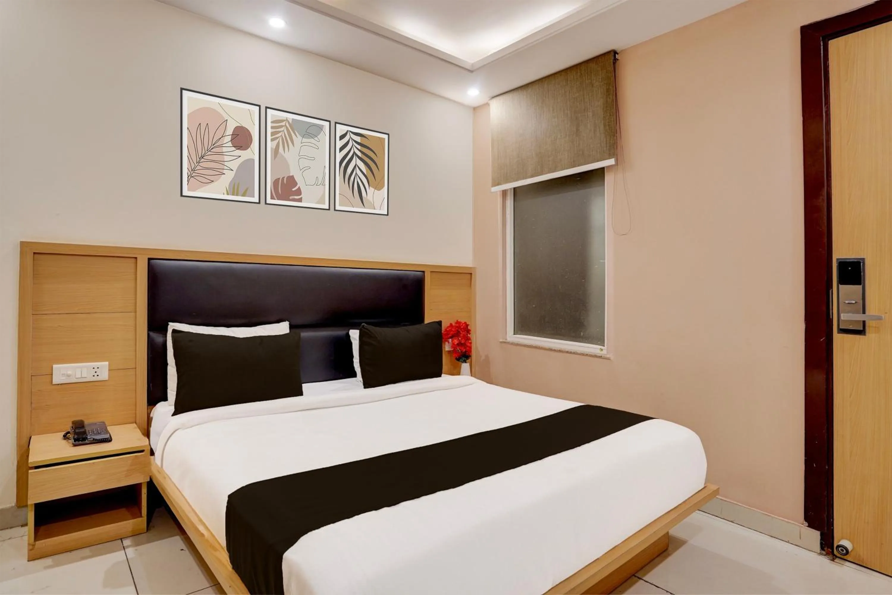 Bedroom, Bed in Townhouse Airport Road Delhi