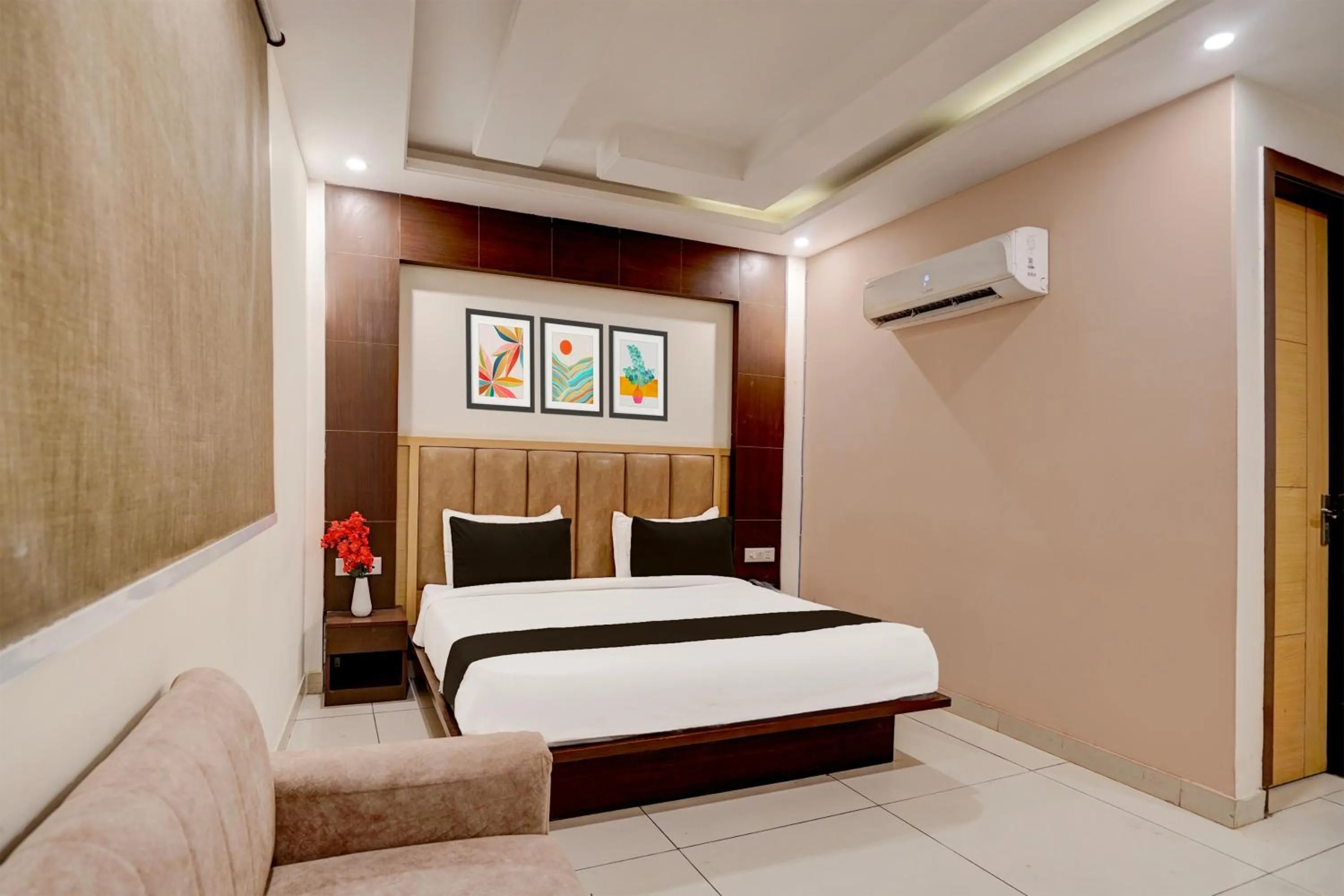 Bedroom, Bed in Townhouse Airport Road Delhi