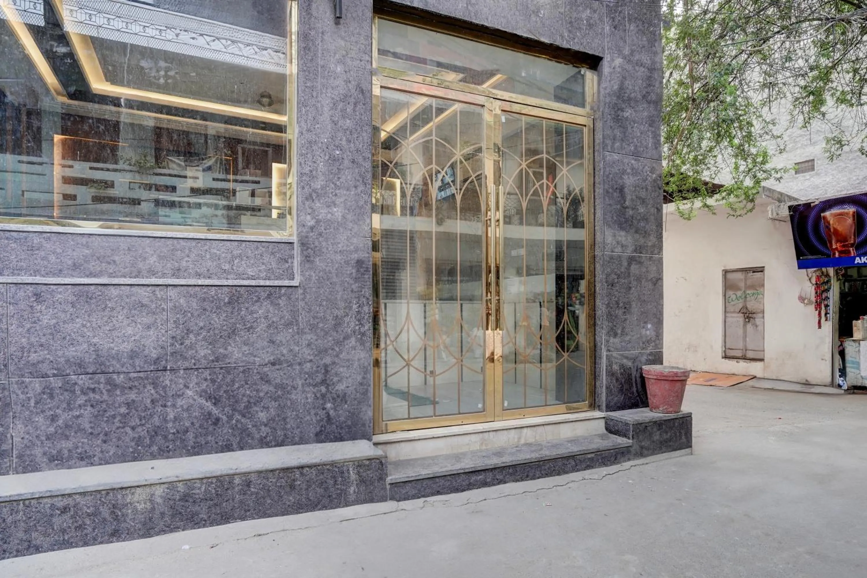 Facade/entrance in Townhouse Airport Road Delhi