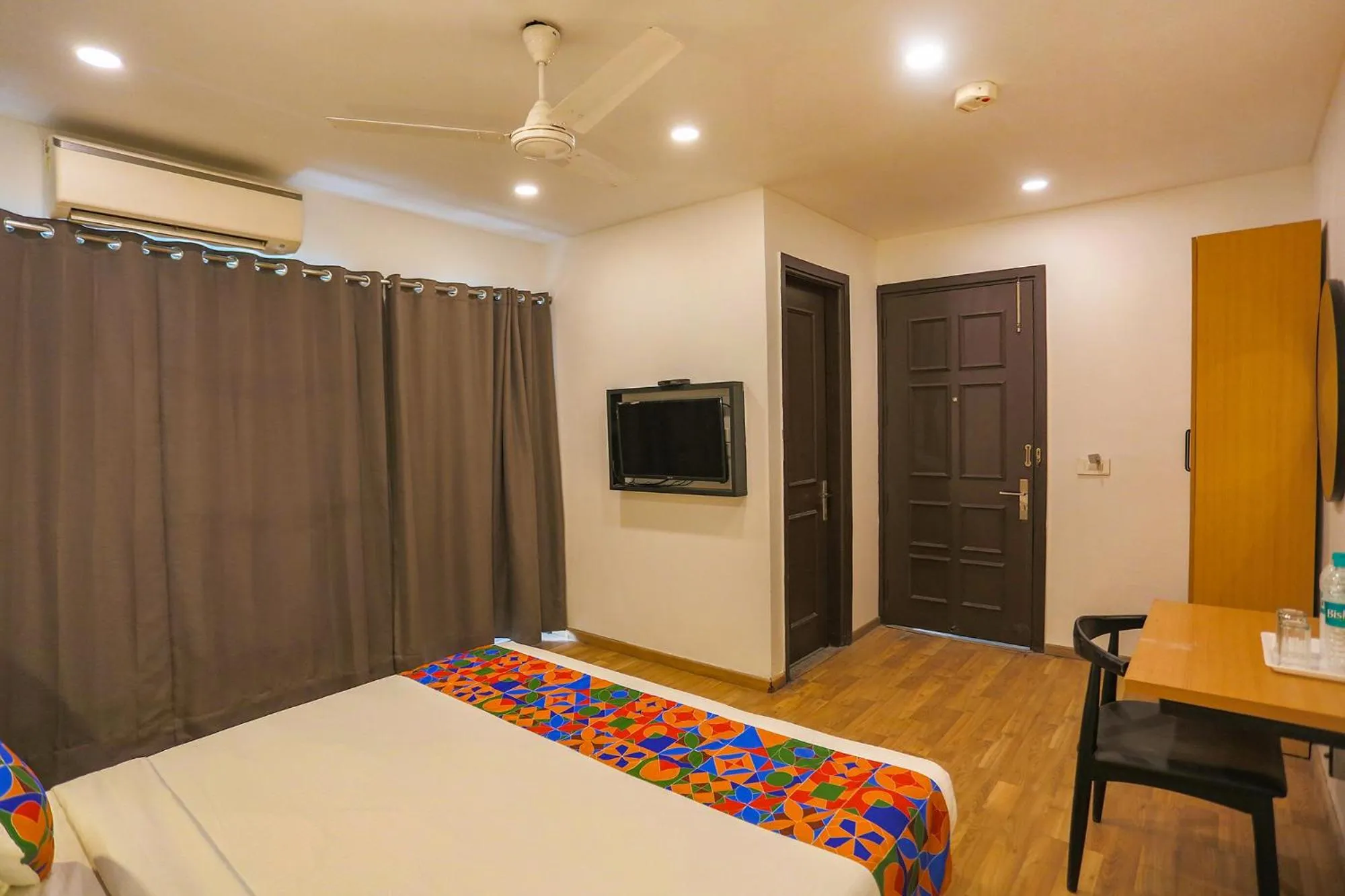 Bed in FabHotel Moro Paschim Vihar