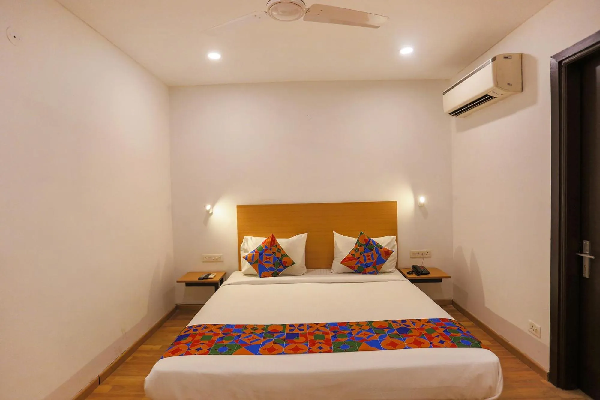 Bed in FabHotel Moro Paschim Vihar
