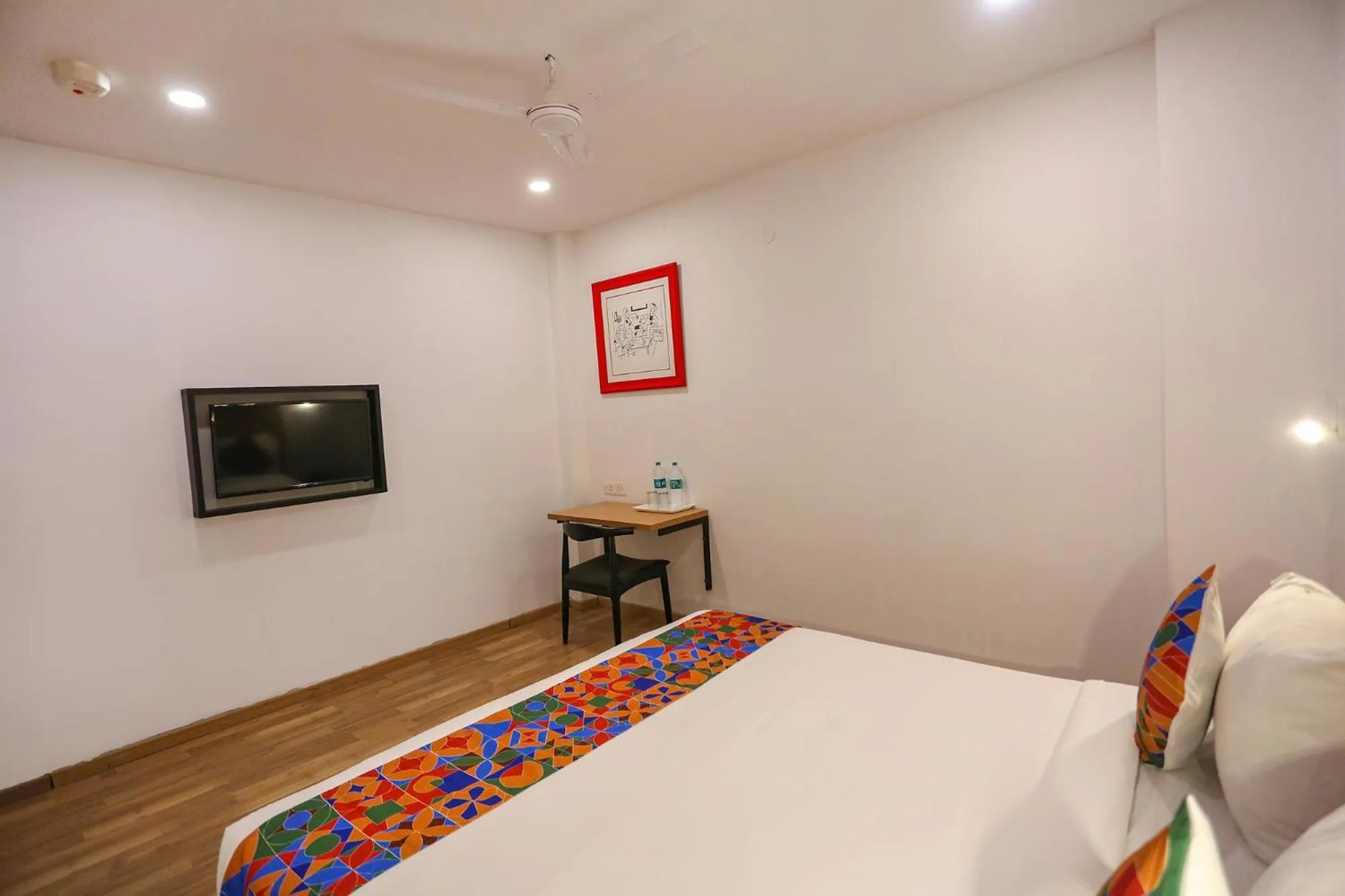Bed in FabHotel Moro Paschim Vihar