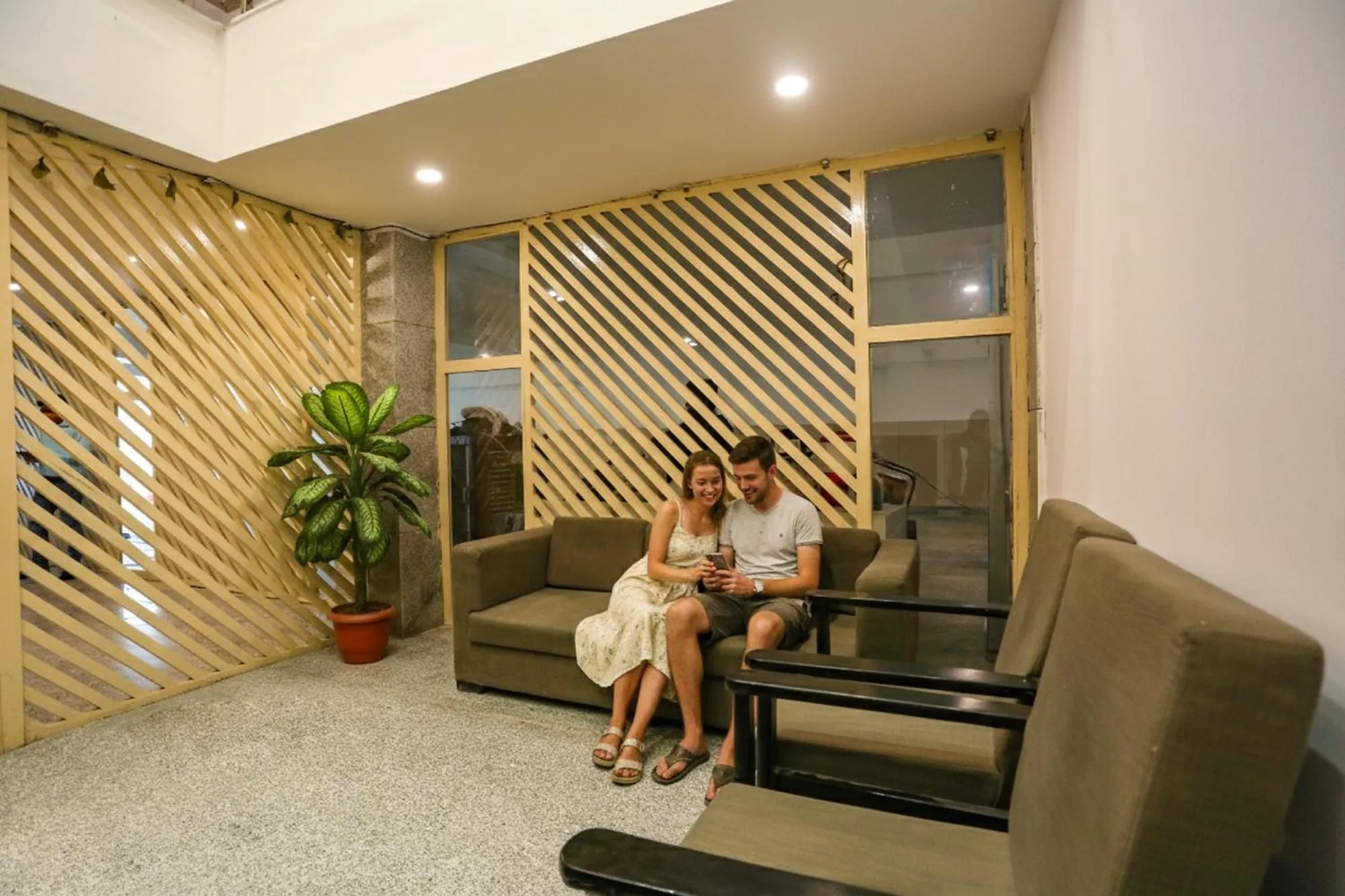 Seating area in FabHotel Moro Paschim Vihar