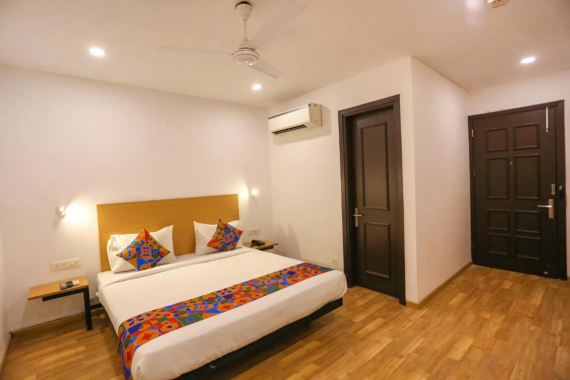 Bed in FabHotel Moro Paschim Vihar