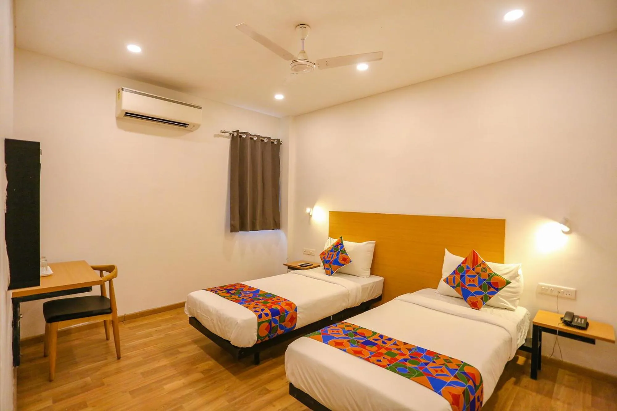 Bed in FabHotel Moro Paschim Vihar