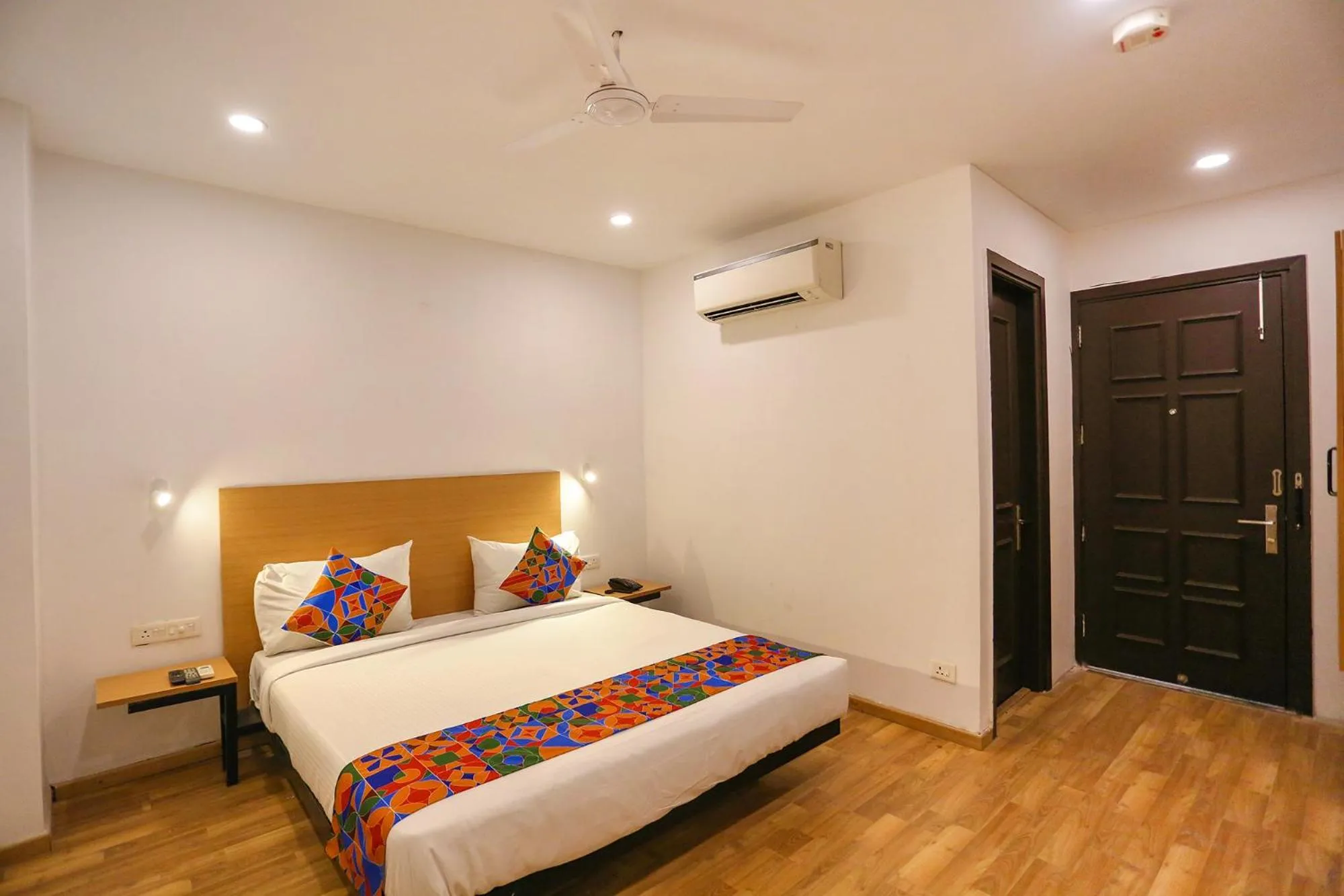 Bed in FabHotel Moro Paschim Vihar