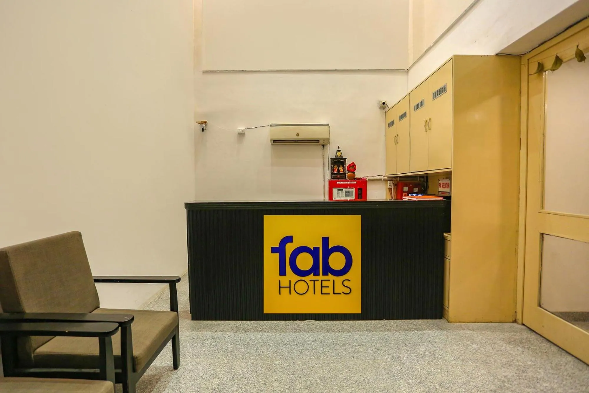 Lobby or reception in FabHotel Moro Paschim Vihar