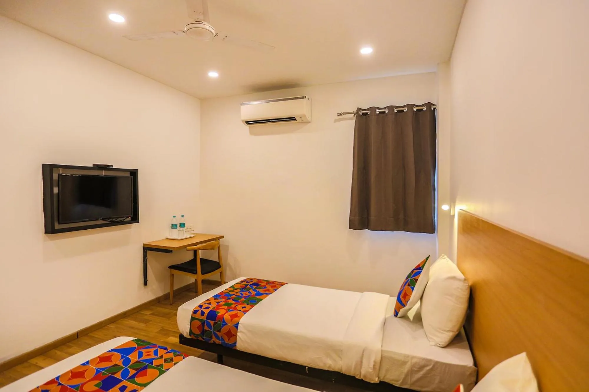 Bed in FabHotel Moro Paschim Vihar