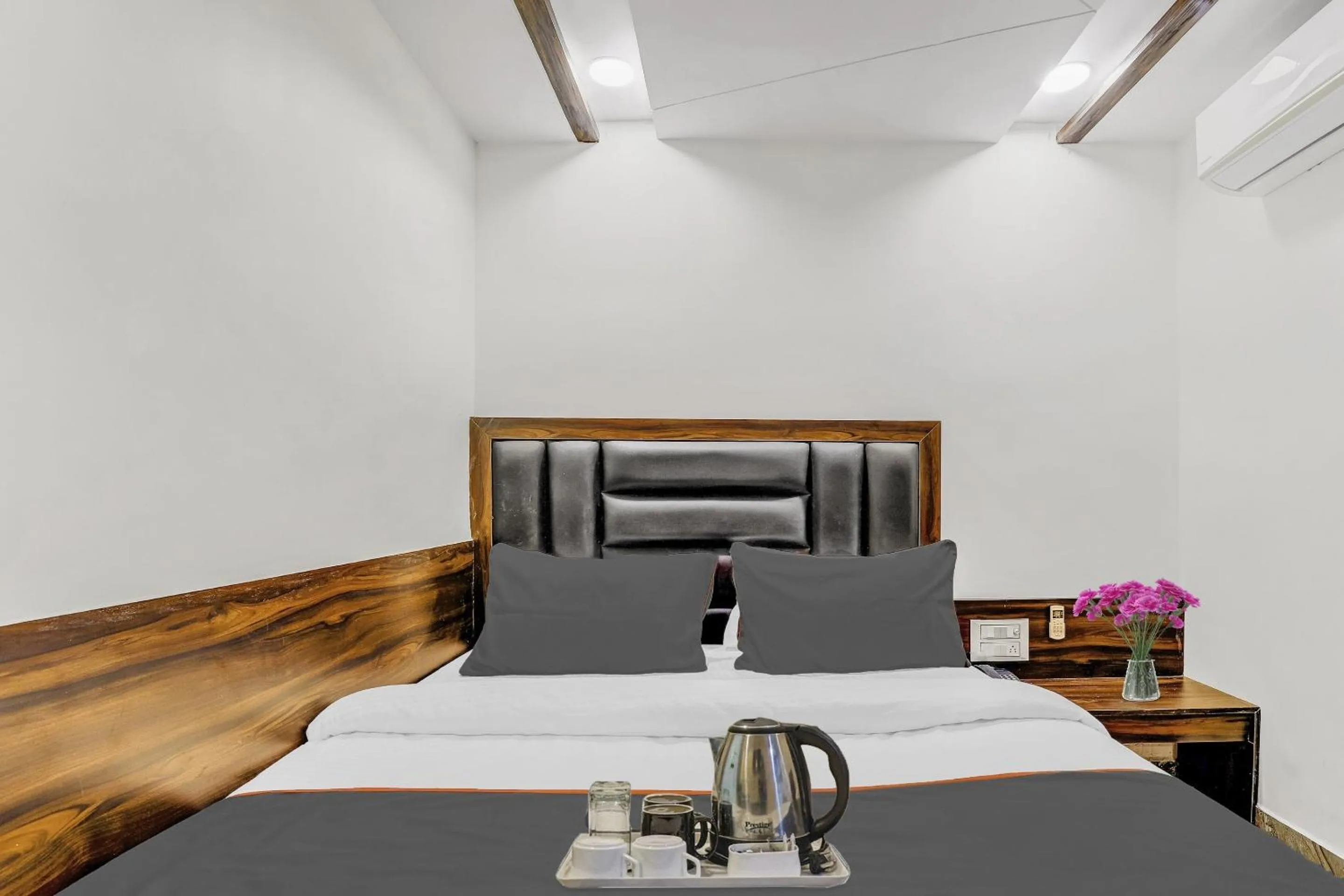 Bedroom in Collection O Laxmi Kuber