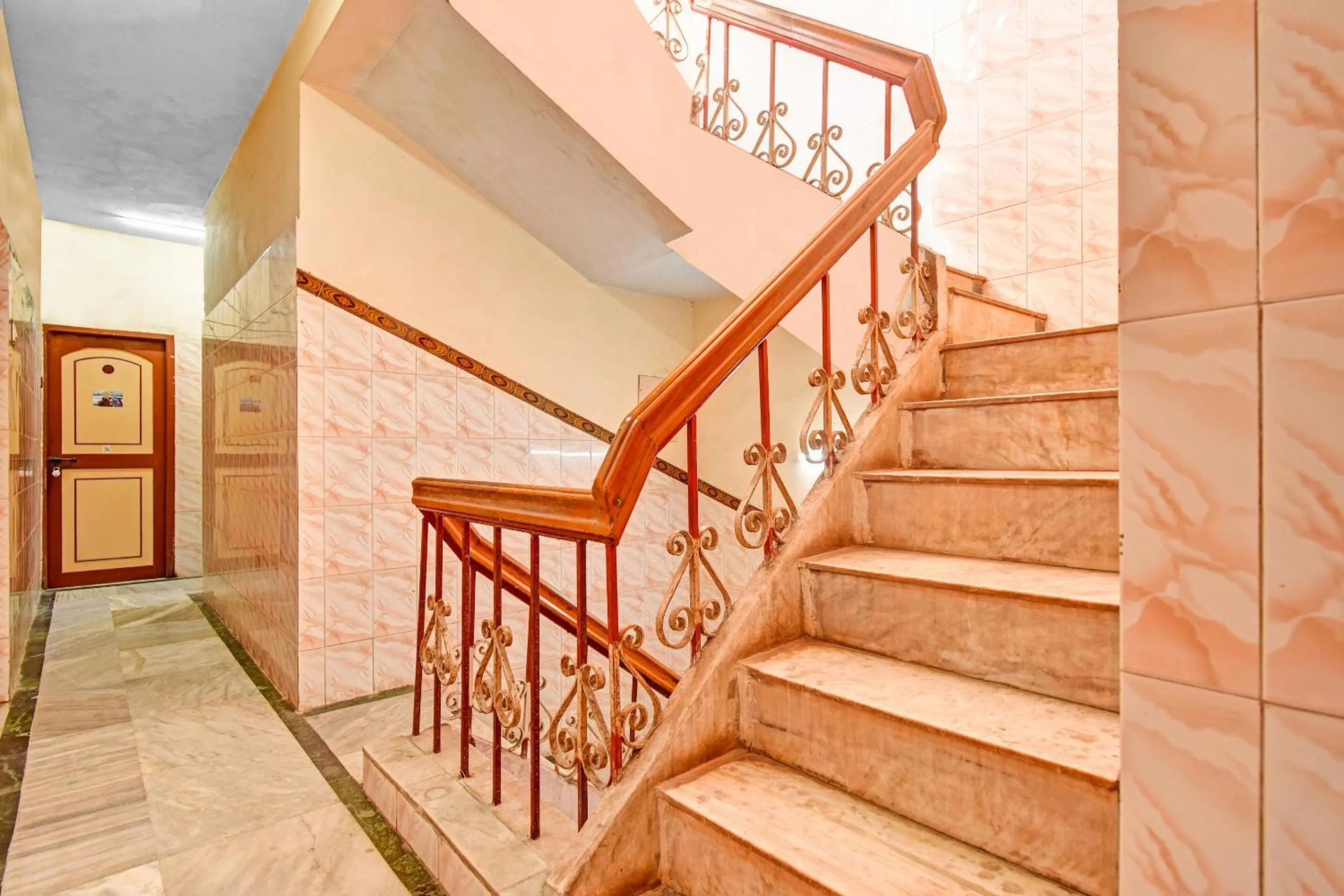 Lobby or reception in Hotel O Dream Palace Guest House Near Marina Beach