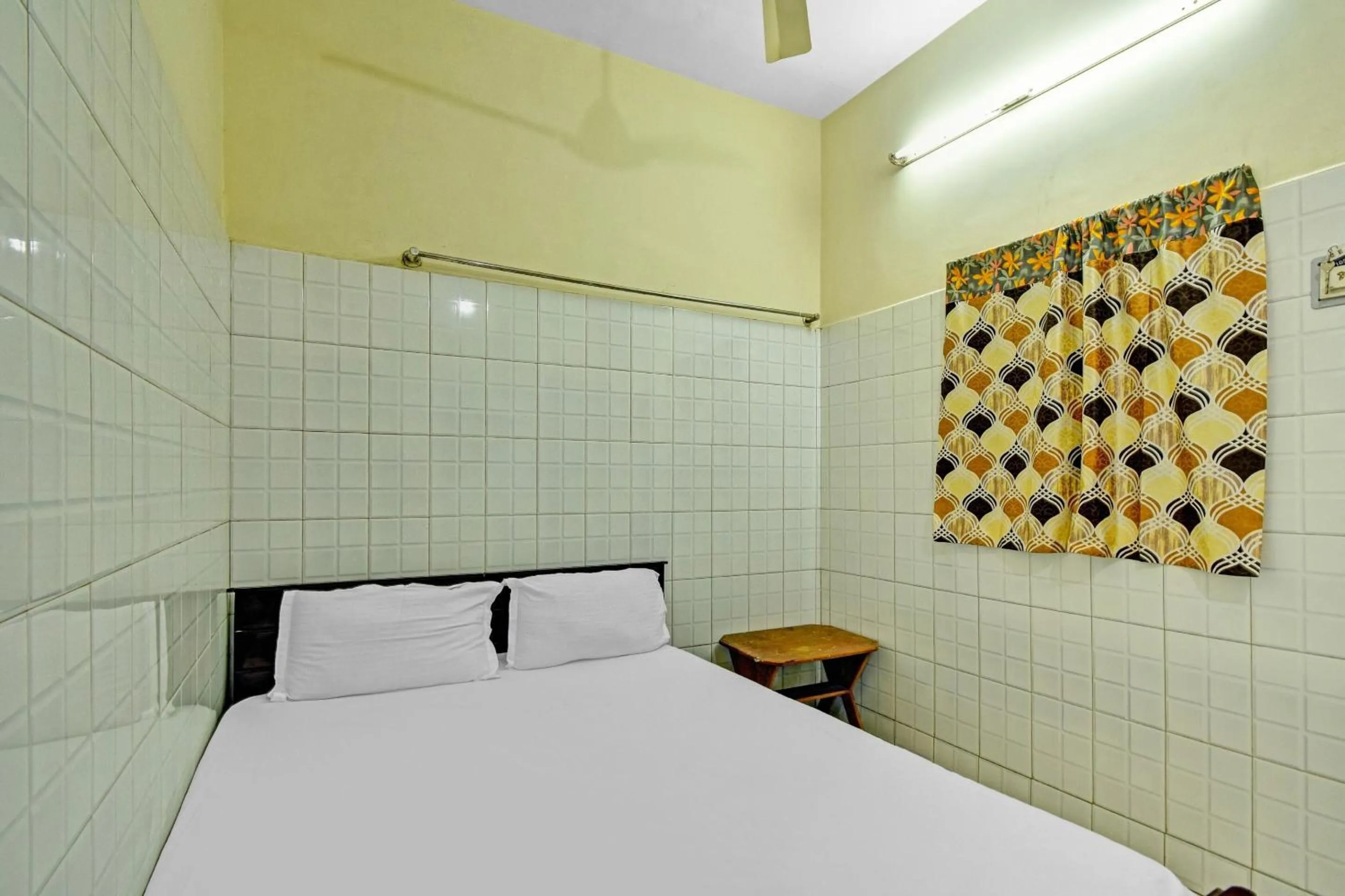 Bedroom in Hotel O Dream Palace Guest House Near Marina Beach