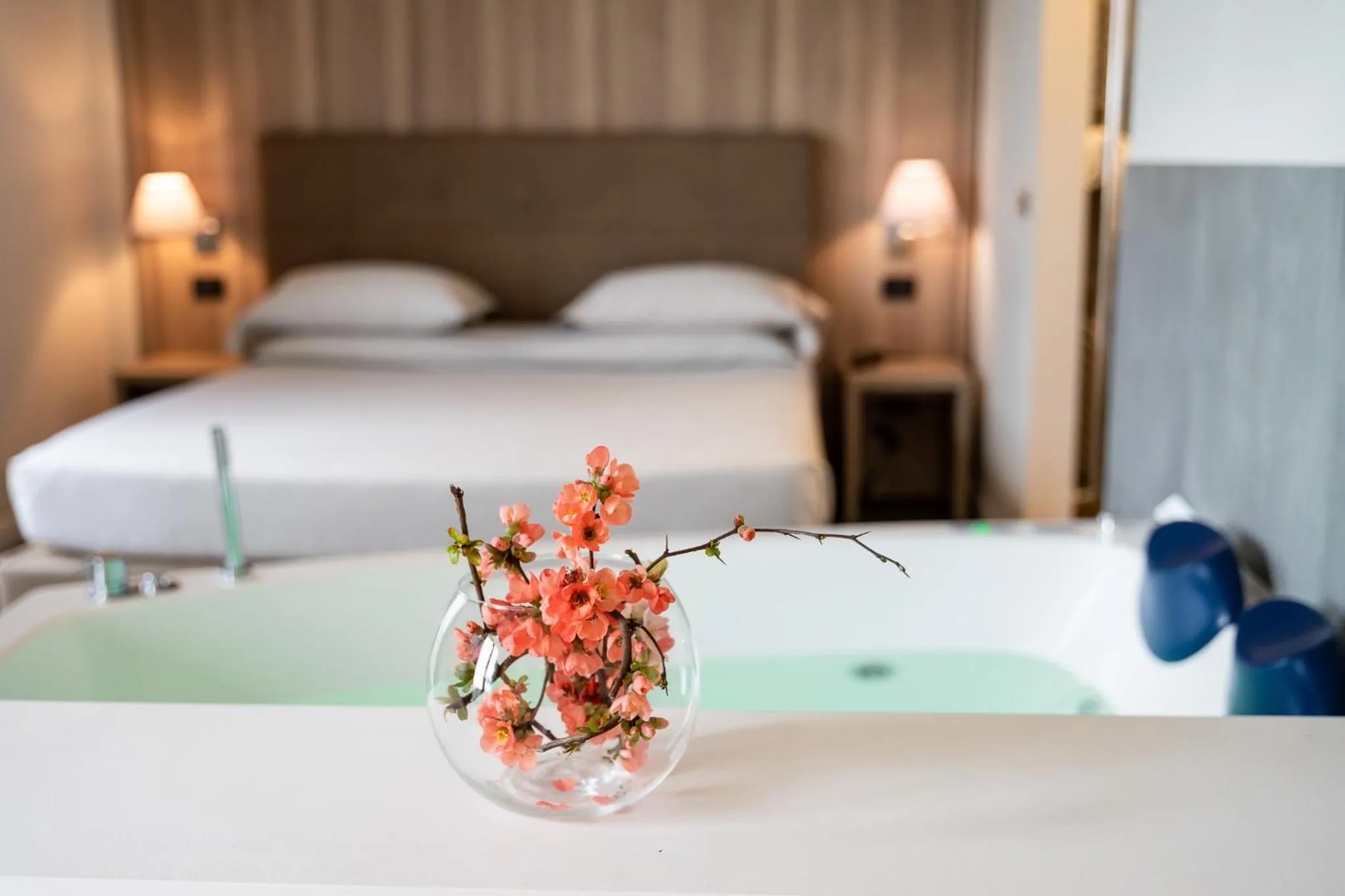 Bedroom, Bed in Hotel Garden Experience