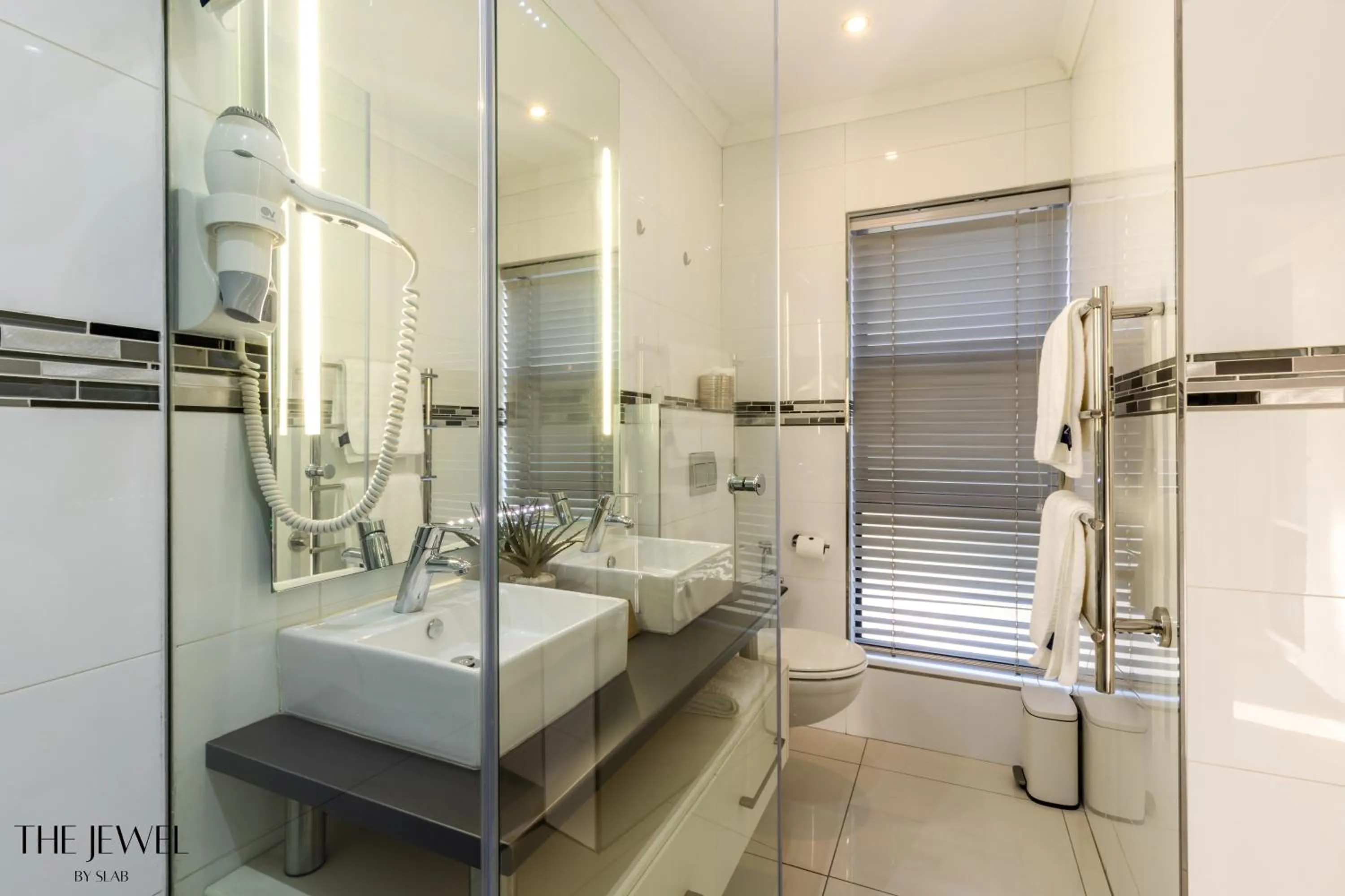 Shower in The Jewel B&B