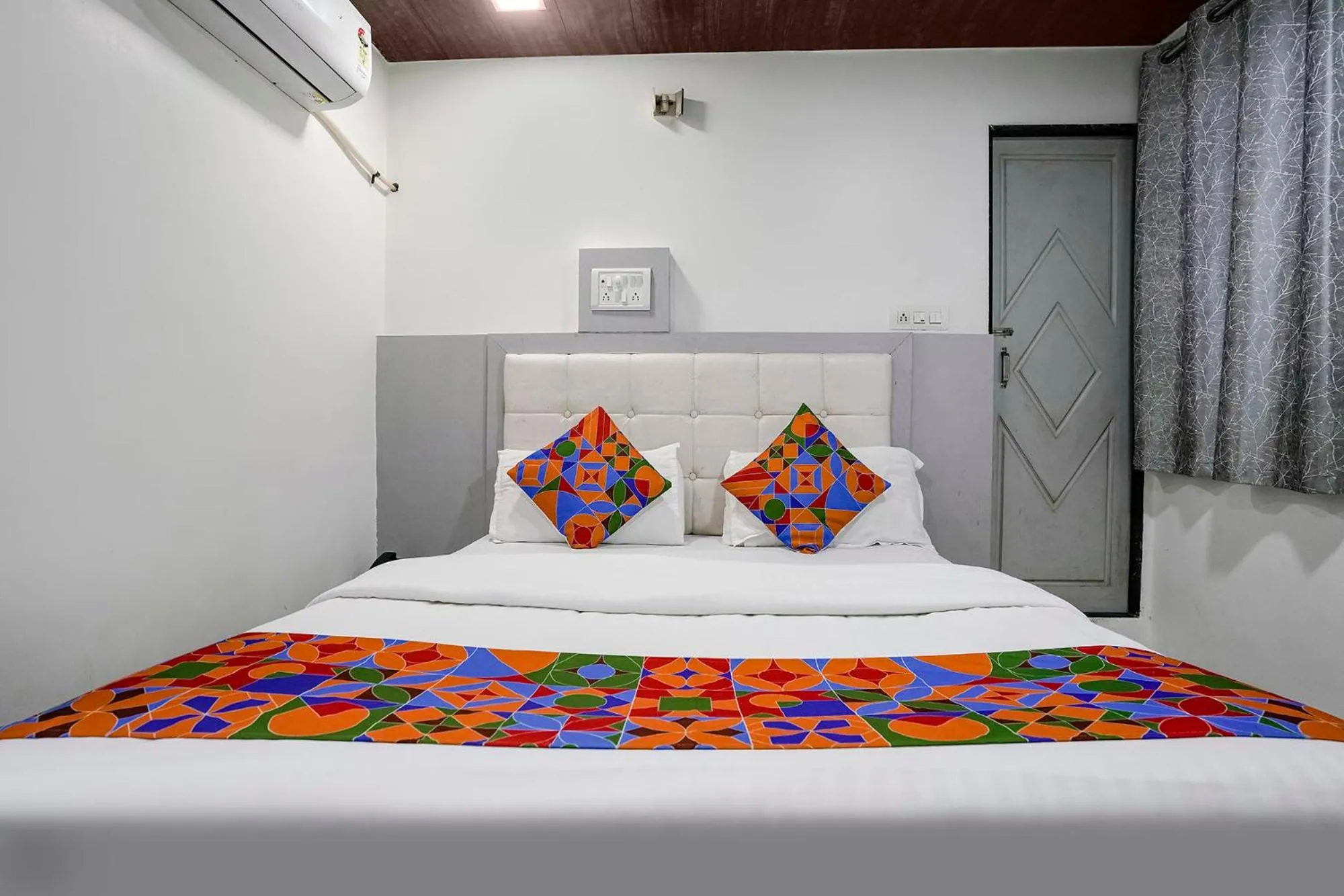 Bed in Via Park Residency